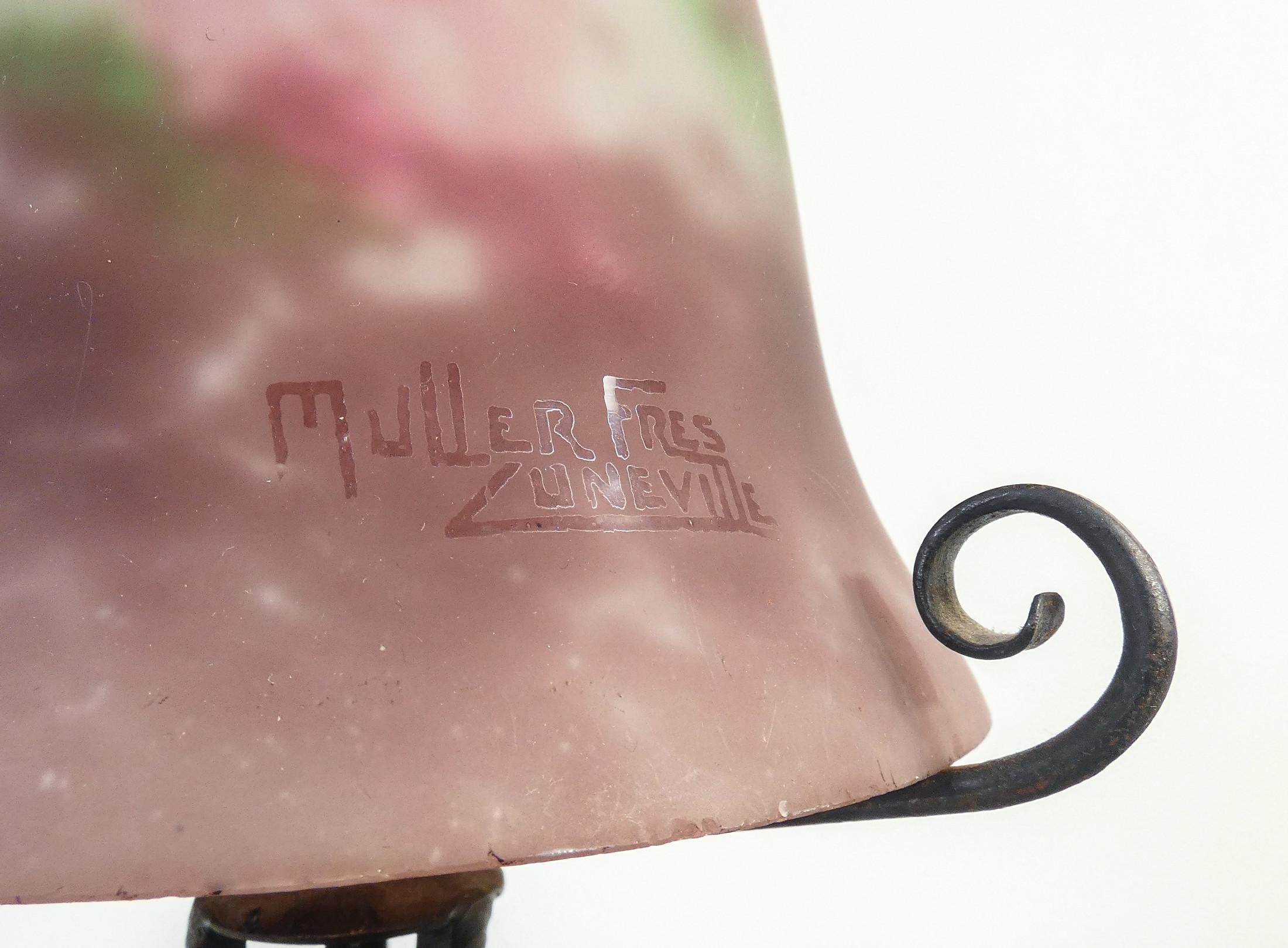 20th Century MULLER FRÈRES Luneville table lamp blown glass shade. Years 20/30 For Sale