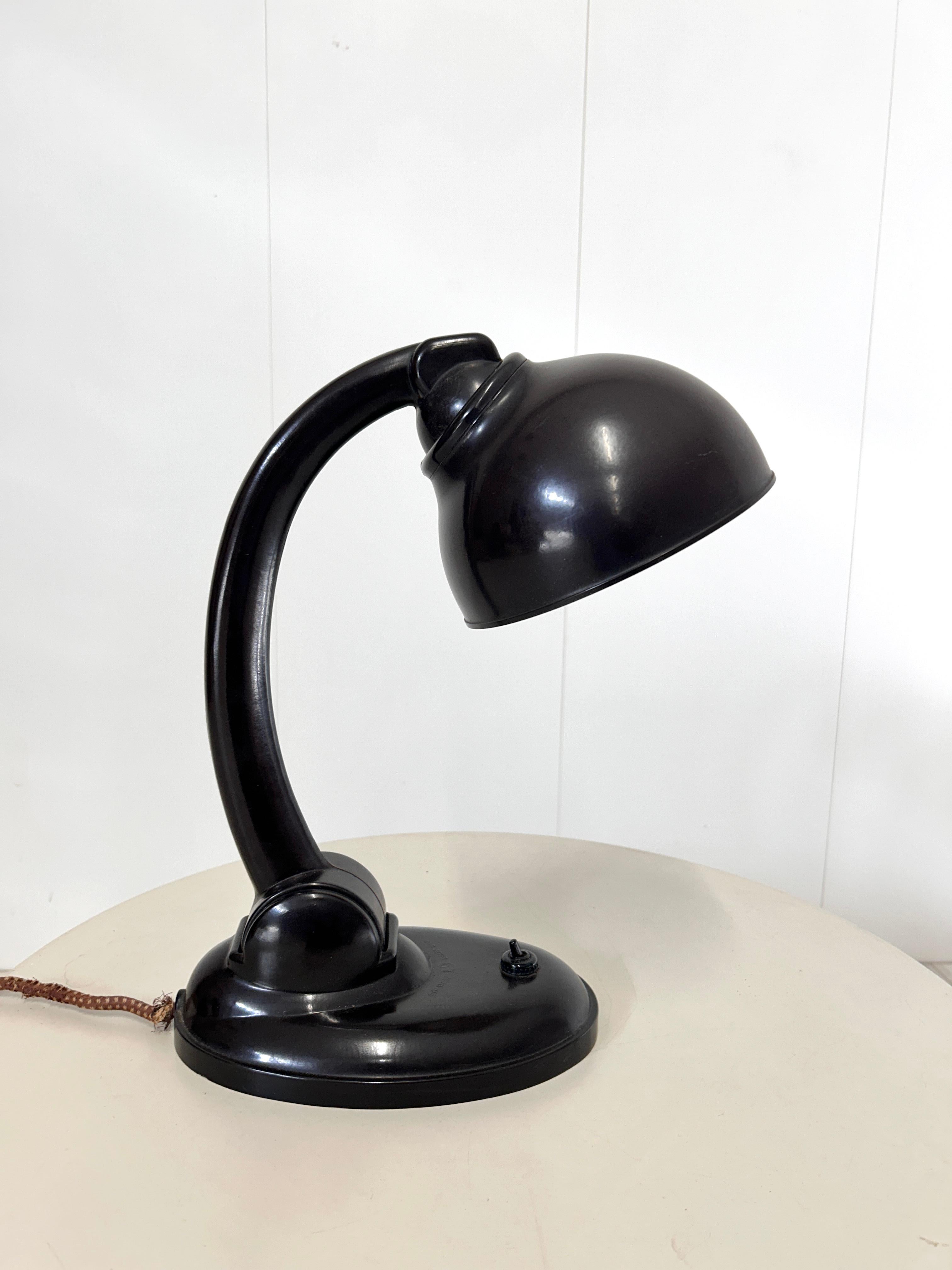Lampe de table No. 11126 par Eric Kirkham Cole, années 1930 en vente 5