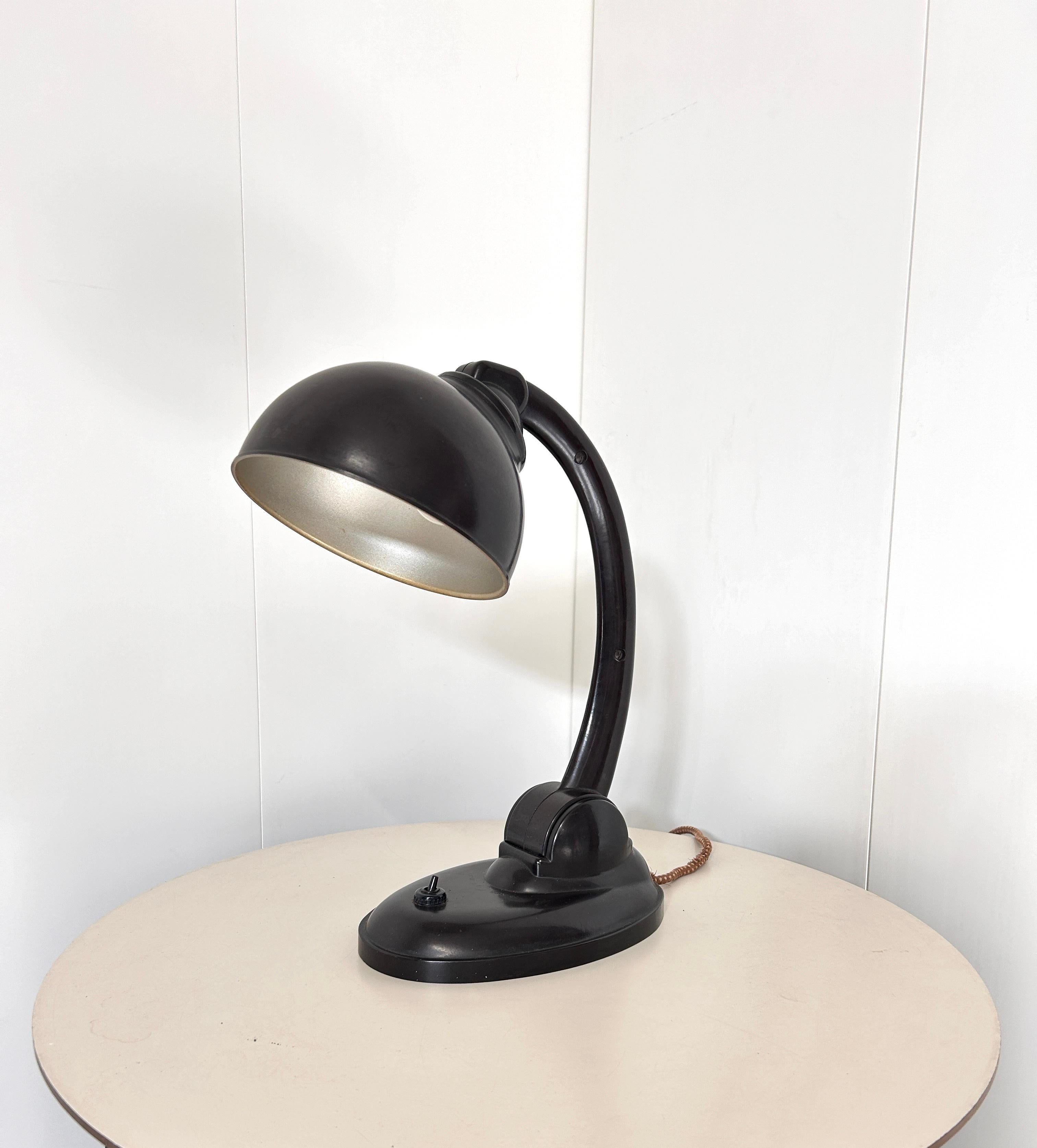 Lampe de table No. 11126 par Eric Kirkham Cole, années 1930 en vente 7