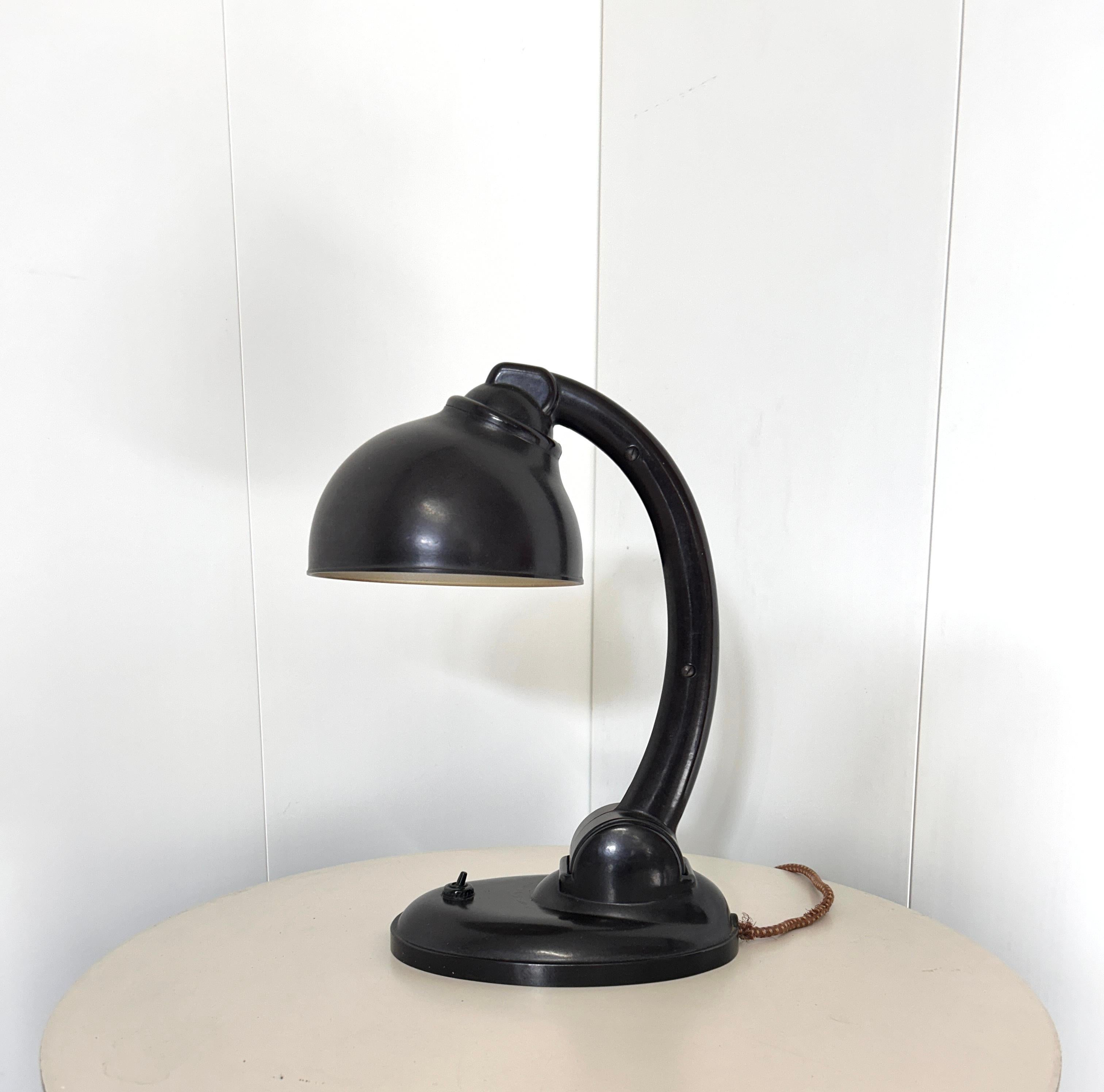 Lampe de table No. 11126 par Eric Kirkham Cole, années 1930 en vente 8