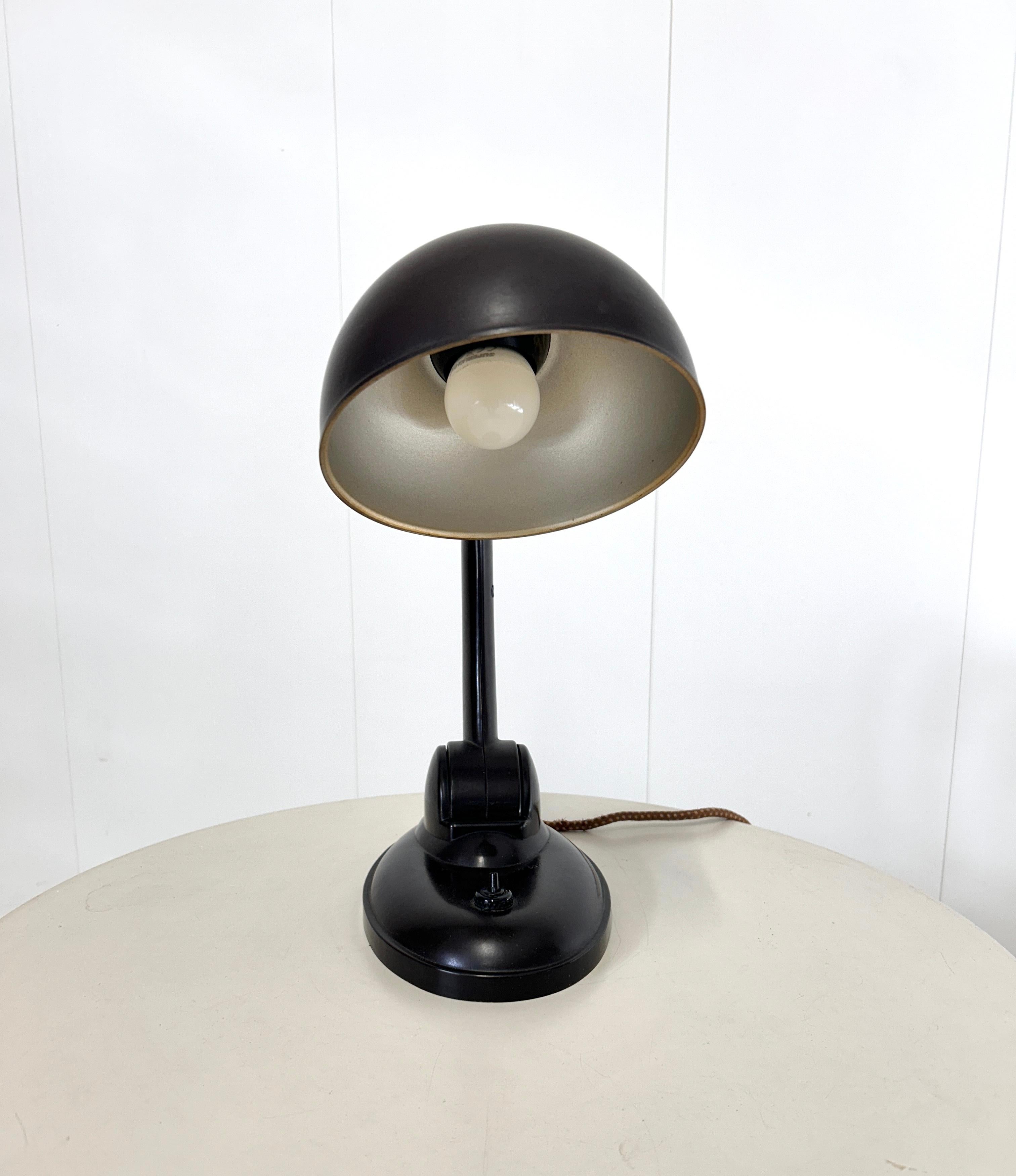 Lampe de table No. 11126 par Eric Kirkham Cole, années 1930 en vente 2