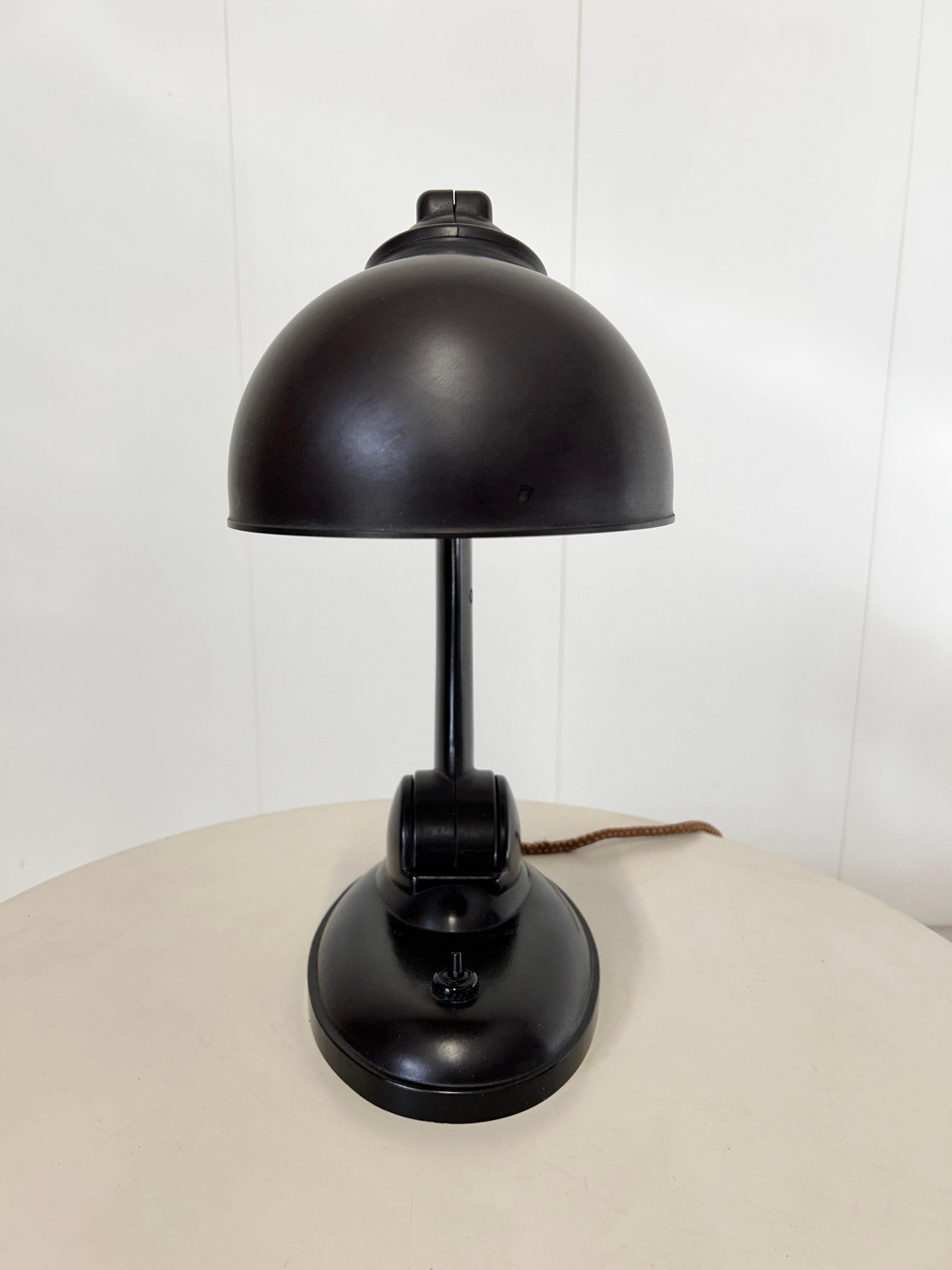 Lampe de table No. 11126 par Eric Kirkham Cole, années 1930 en vente 3