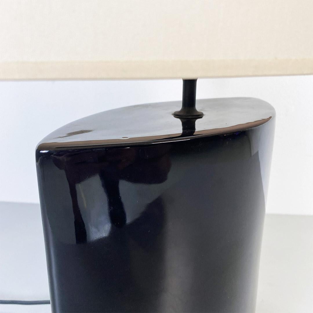 Modern Lampada da tavolo o abat-jour in ceramica nera e tessuto bianco sporco, 1990 ca.