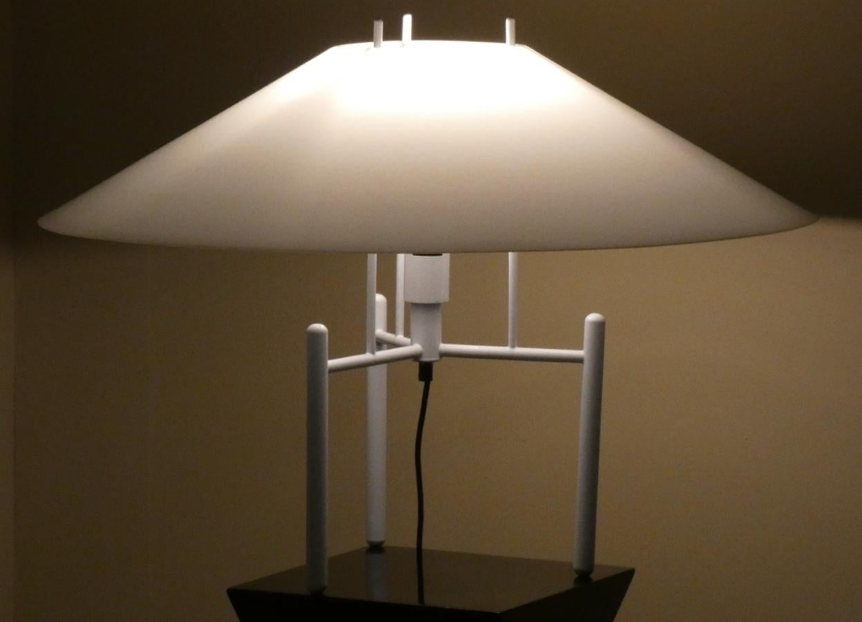 Minimaliste Lampada da Tavolo Pagoda Mod. 694 di Elio martinelli per Martinelli Luce en vente