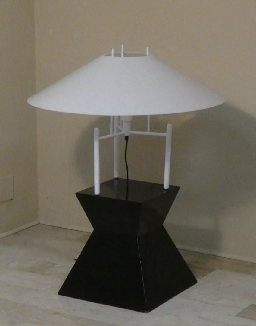 Italian Lampada da Tavolo Pagoda Mod. 694 di Elio martinelli per Martinelli Luce en vente