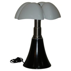 Lampada da tavolo/pavimento Pipistrello by Gae Aulenti per Martinelli Luce