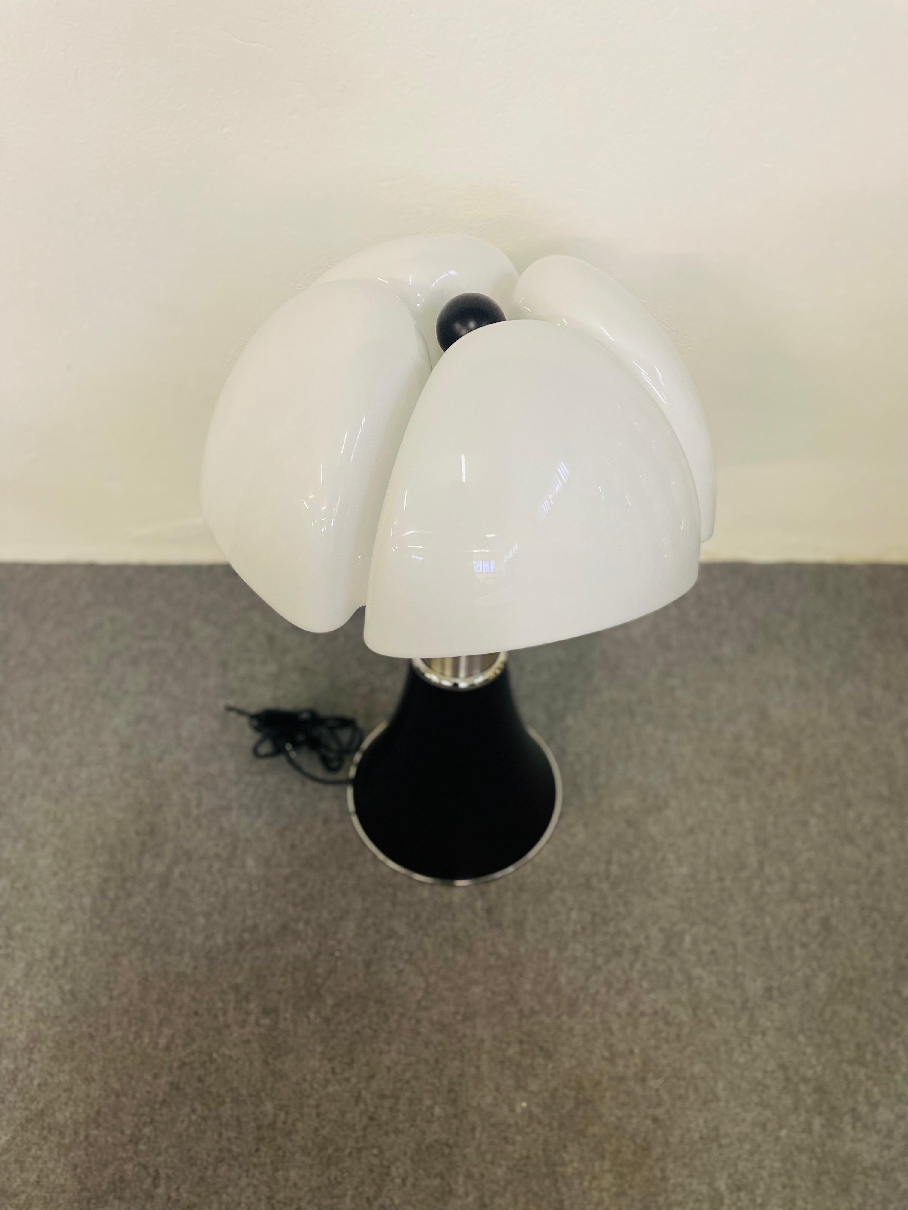 lampada da tavolo Pipistrello, di Gae aulenti per Martinelli Luce Moderno de mediados de siglo en venta