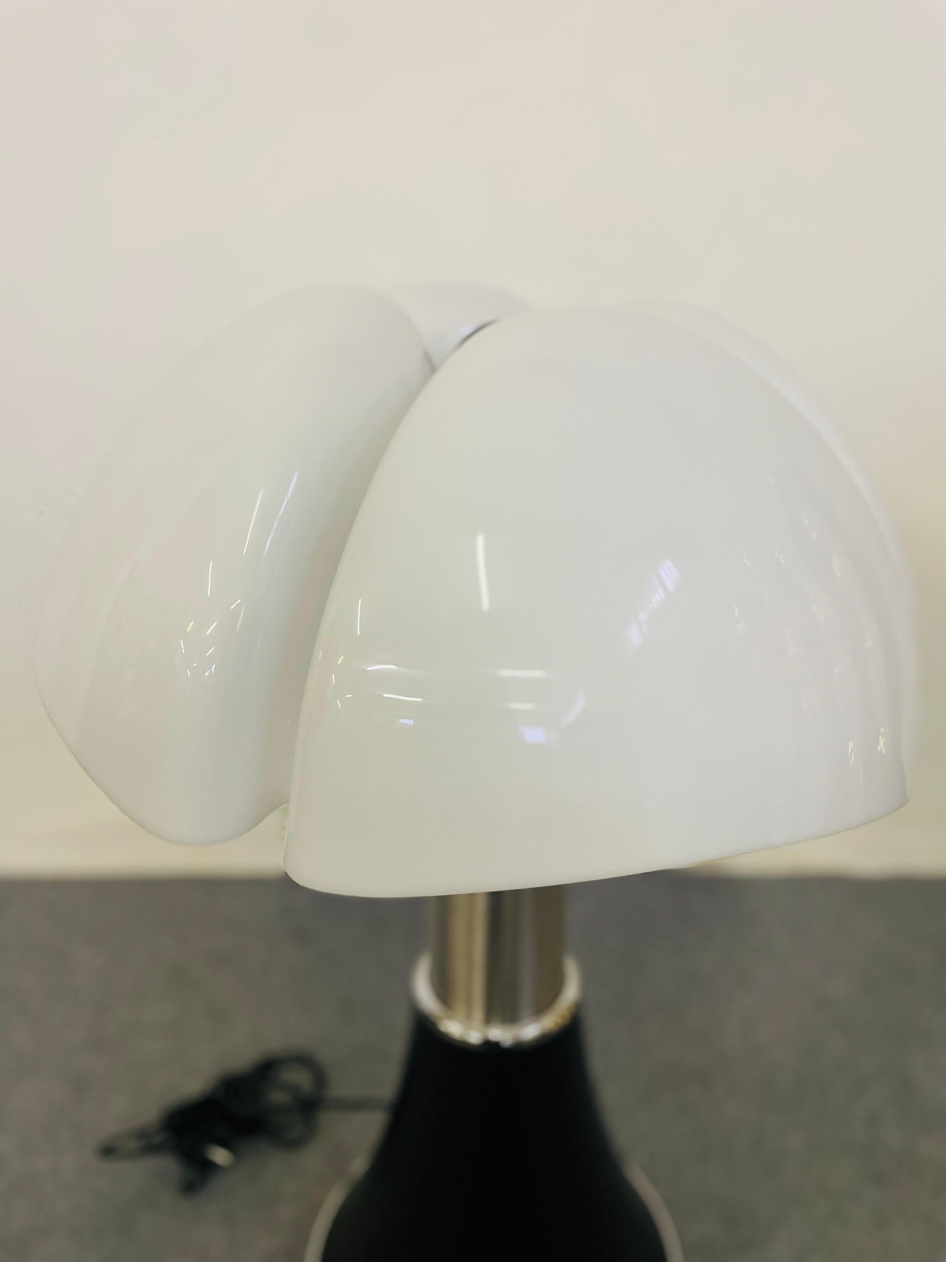 lampada da tavolo Pipistrello, di Gae aulenti per Martinelli Luce en Excelente estado para la venta en Busnago, IT