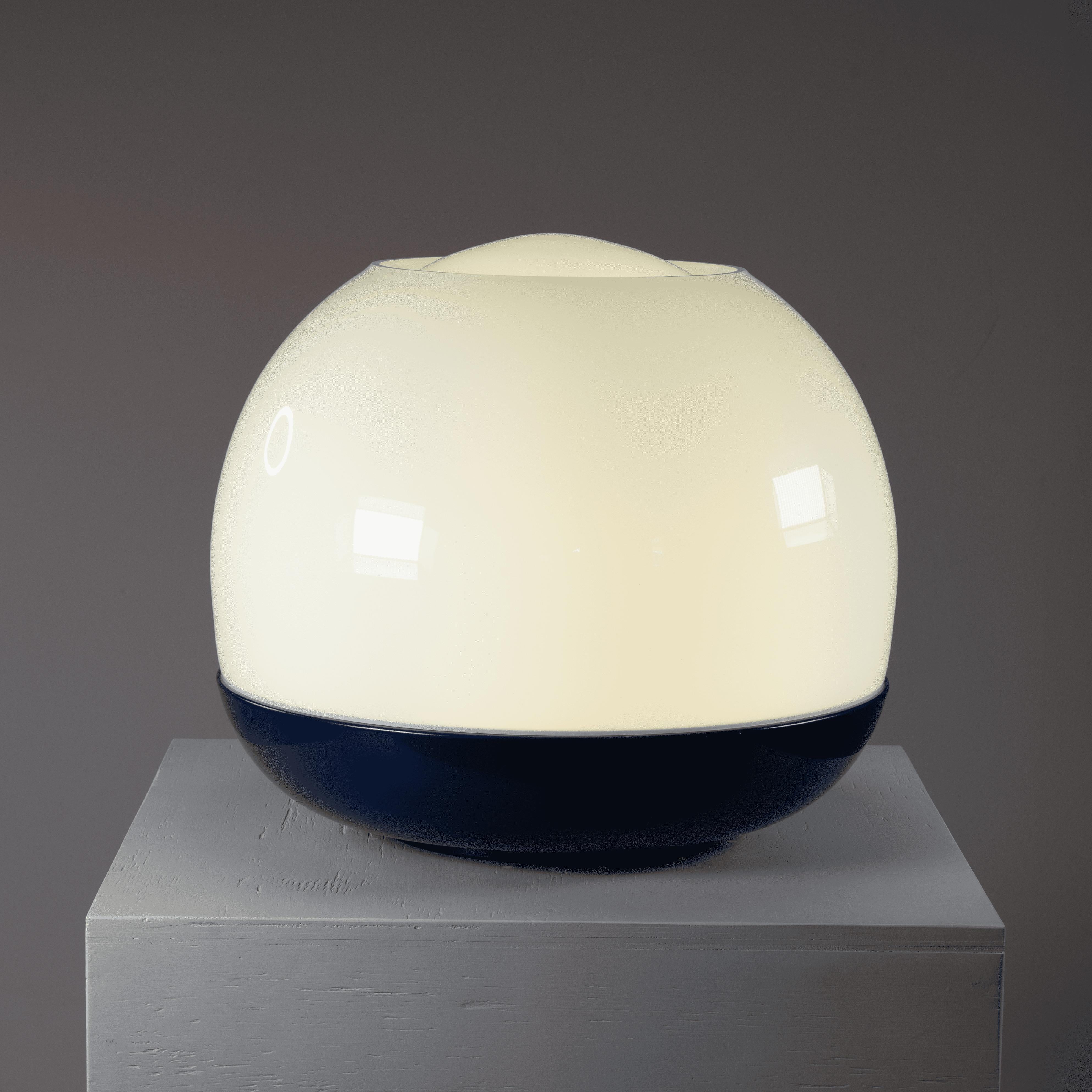 Modern Platea table lamp, Leonardo Ferrari and Franco Mazzucchelli, Artemide For Sale