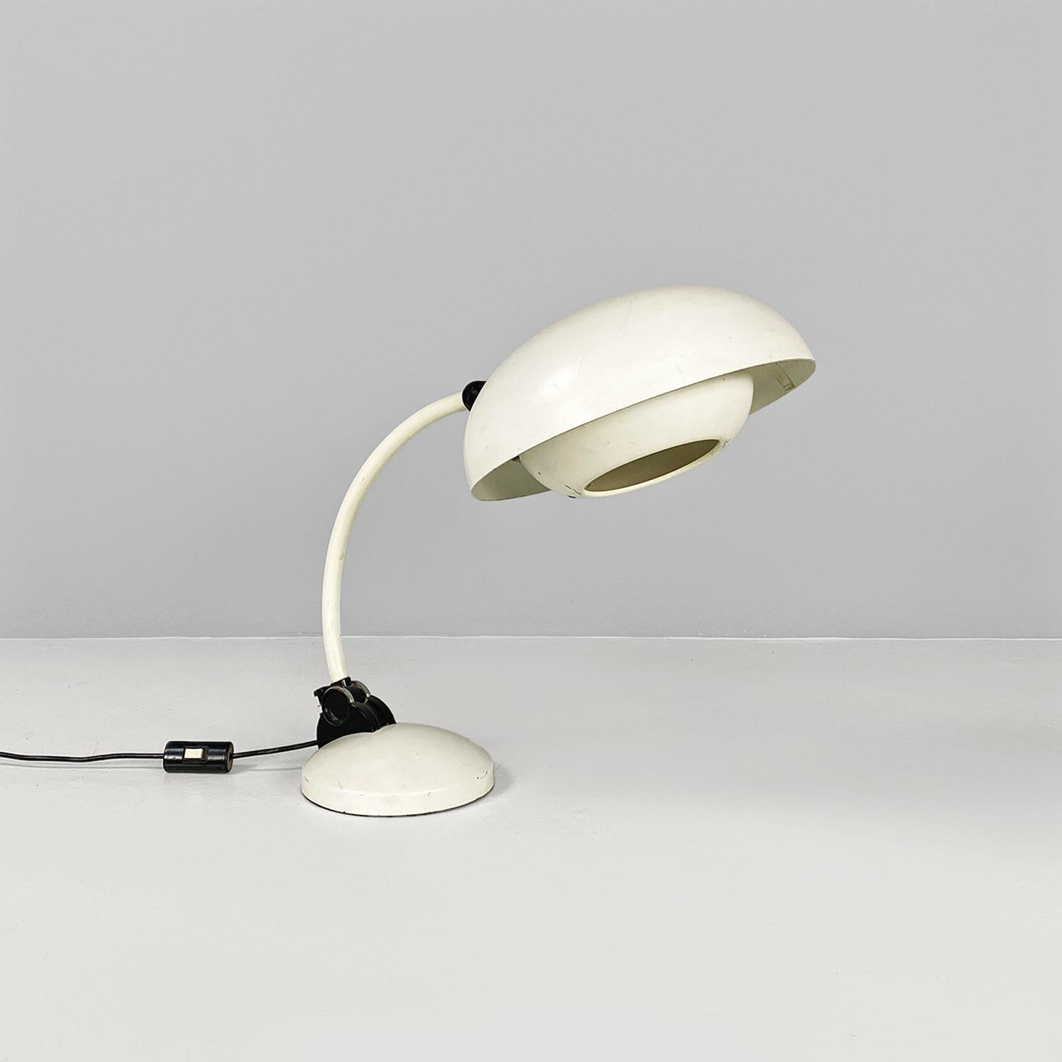 Adjustable table or desk lamp with a round base and curved arm made of white metal, with black joints and a metal diffuser with a double cap, thus creating two levels of light.
1970 ca.
Good overall condition, few signs of time.
Measurements in cm