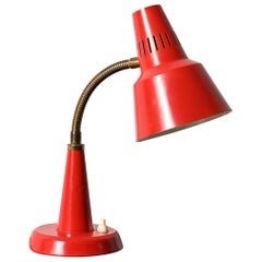 Lampada da tavolo rossa prodotta da Gemi rossa anni ’60