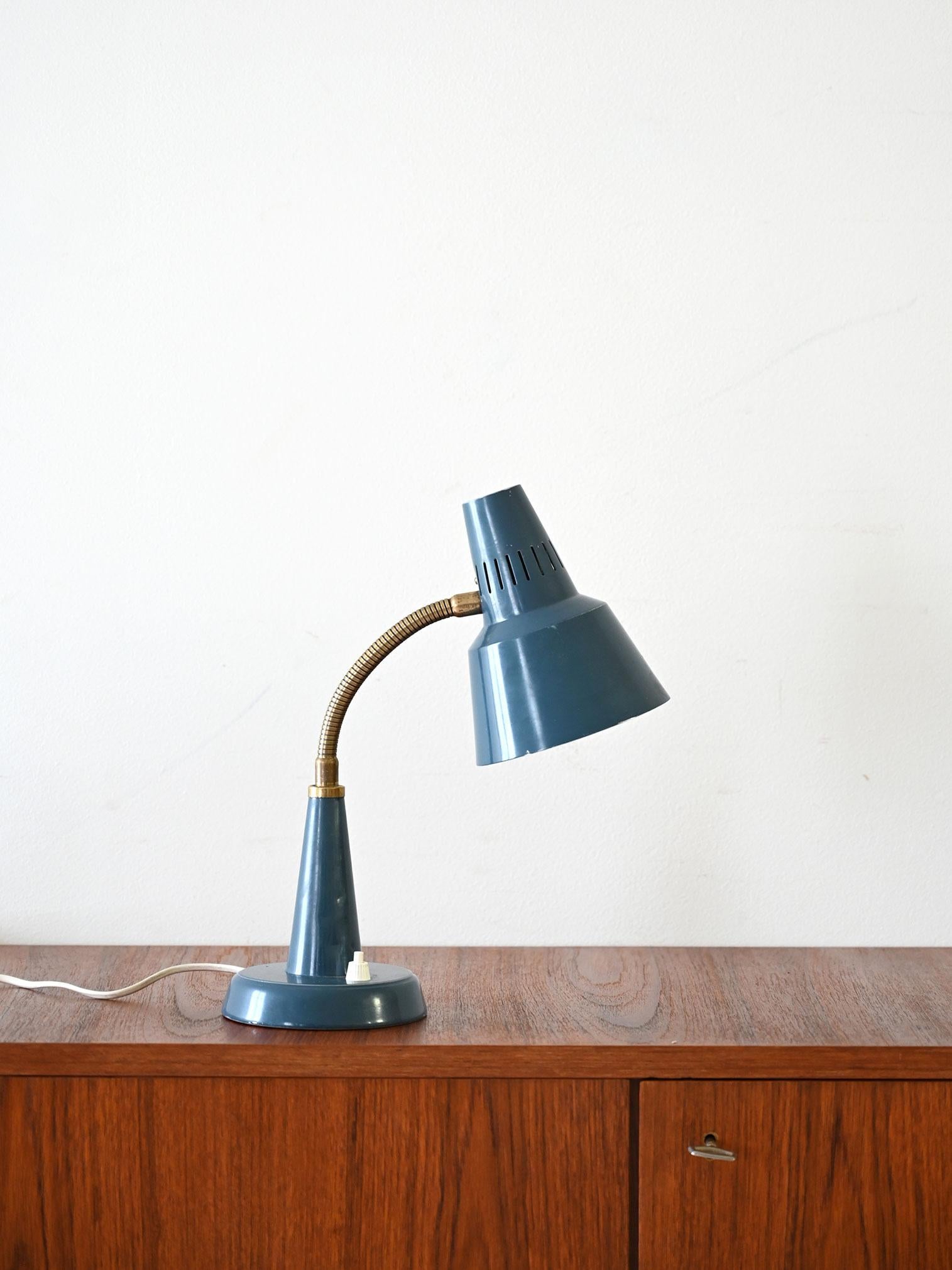 Vintage Scandinavian table lamp by Gemi In Good Condition For Sale In Brescia, IT