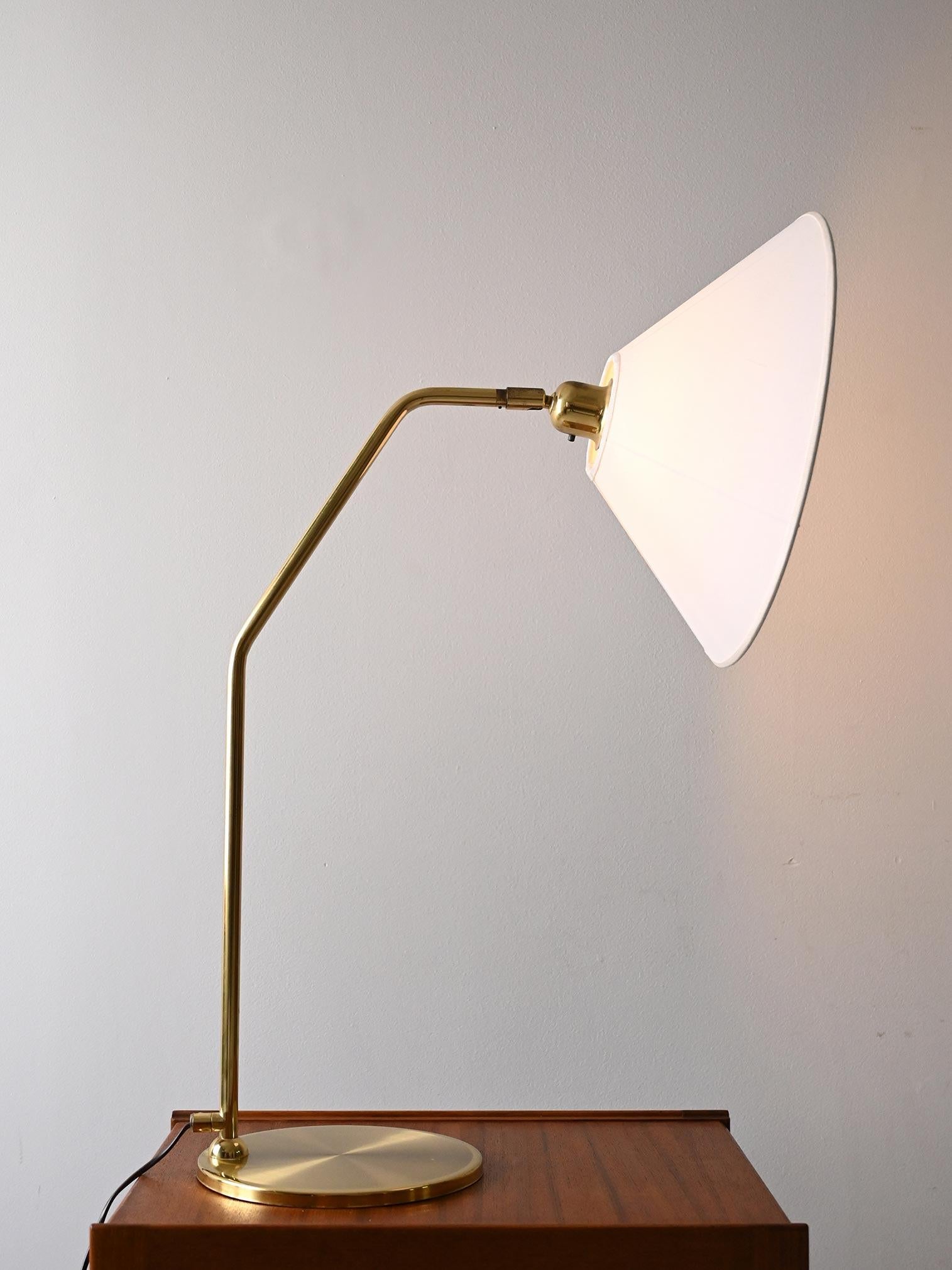 Scandinavo moderno Lampada da tavolo scandinava vintage in ottone