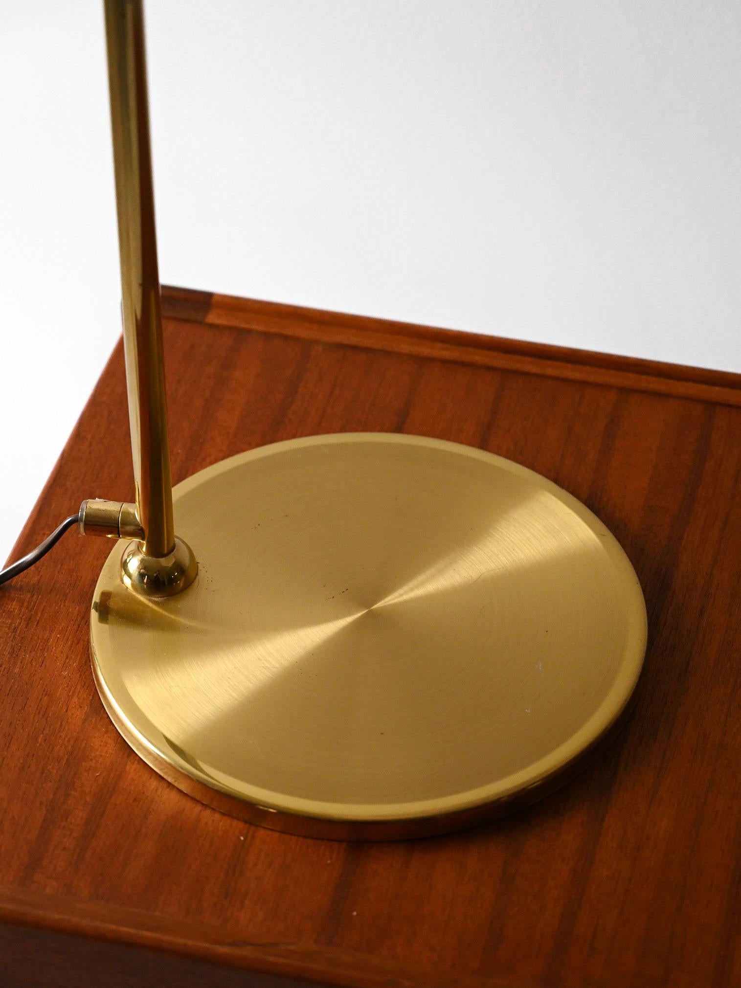 Lampada da tavolo scandinava vintage in ottone In condizioni buone a Brescia, IT