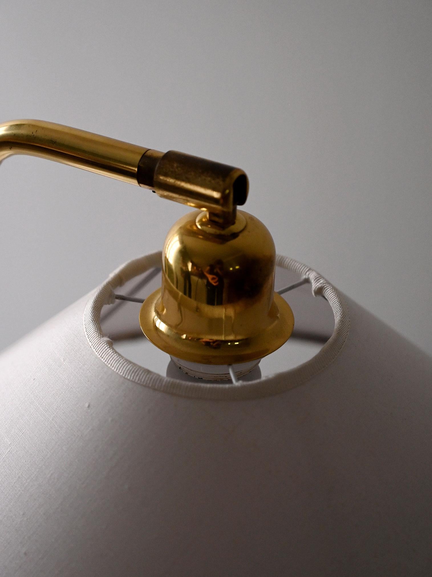 Lampada da tavolo scandinava vintage in ottone 2