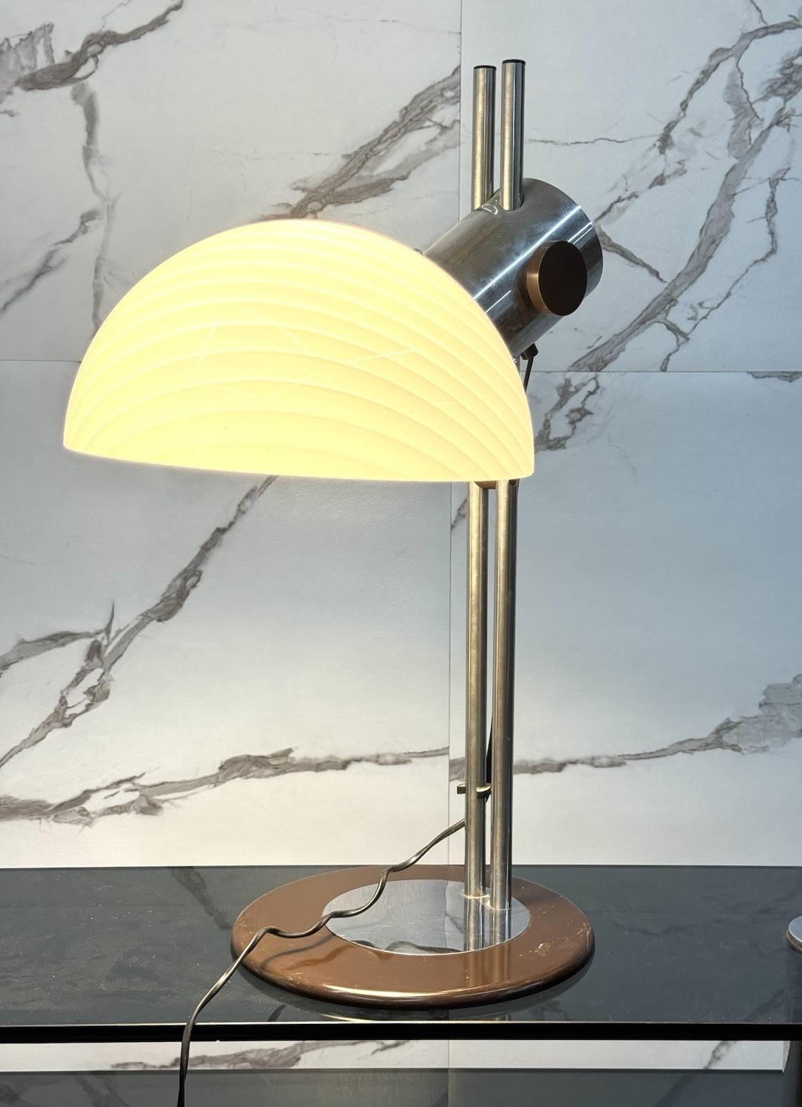 ANNI 70 - STUPENDA LAMPADA DA TAVOLO SPACE AGE.

STRUTTURA IN ACCIAIO CROMATO, DIFFUSORE IN VETRO SOFFIATO.

diffusore regolabile in altezza

L’OGGETTO È IN OTTIME CONDIZIONI CONSERVATIVE, NON PRESENTA ALCUN DIFETTO ESTETICO O STRUTTURALE DA