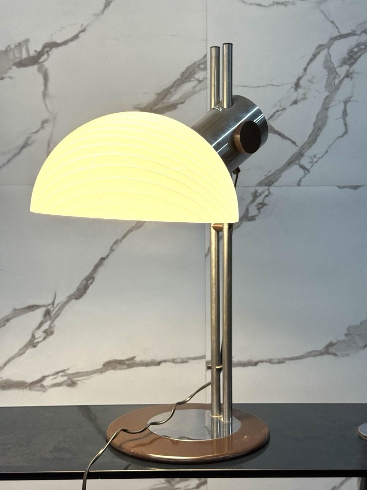 Late 20th Century Lampada da tavolo Space age Design Glass Anni 70 Modernariato in vendita
