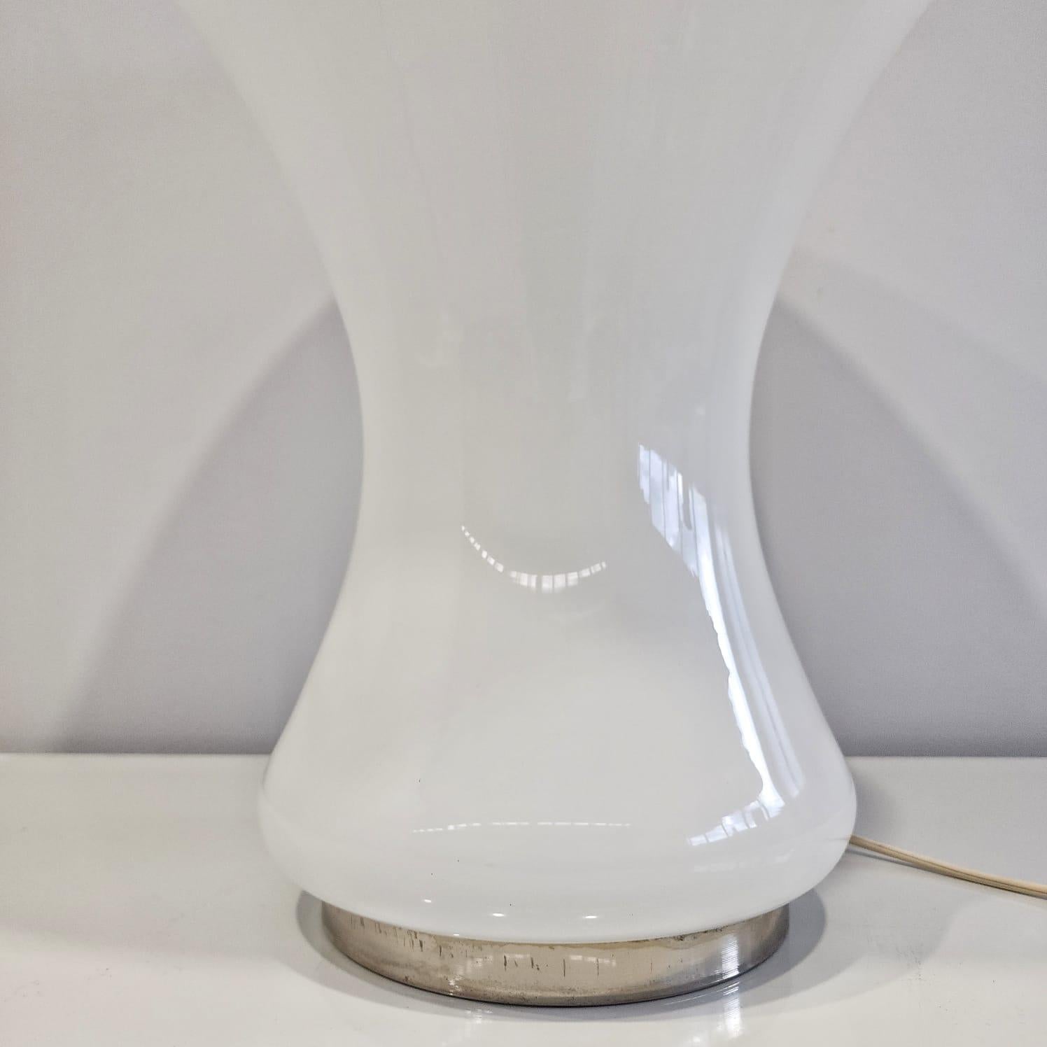 20th Century Space age table lamp of Italian design  in murano glass 1970s For Sale