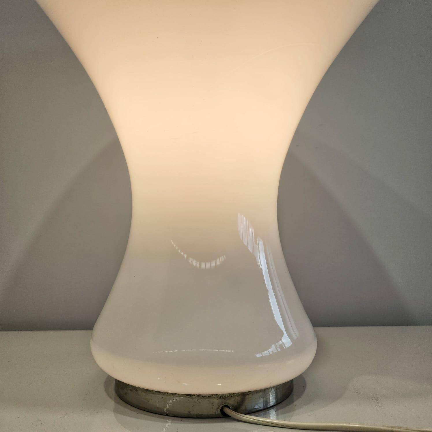 Space age table lamp of Italian design  in murano glass 1970s For Sale 1