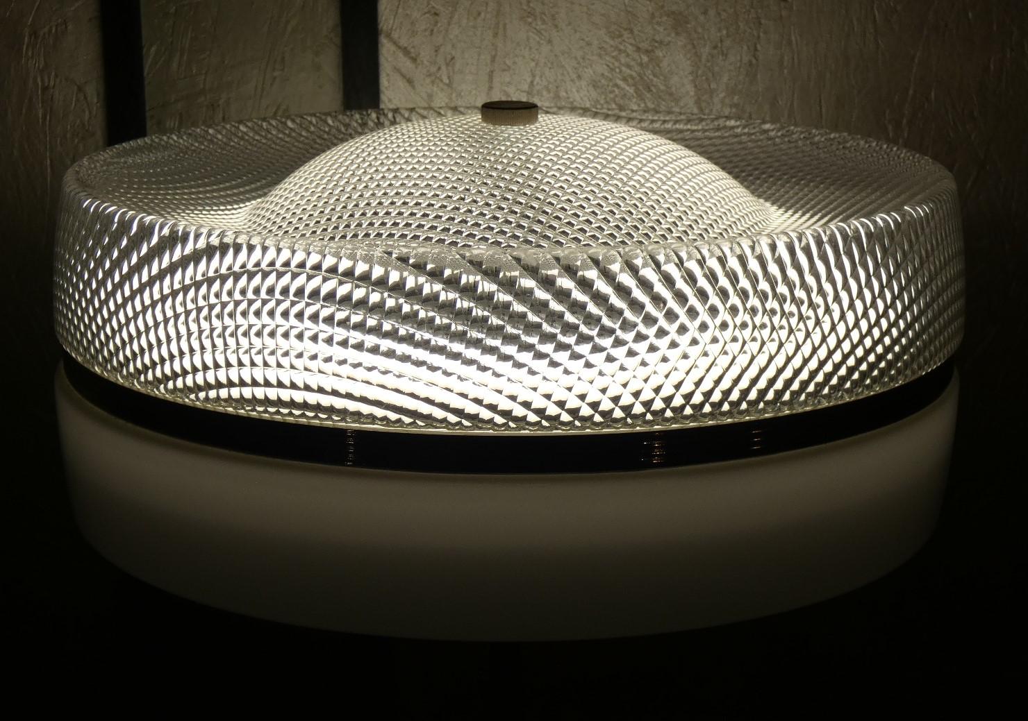 Ein wahres Beispiel für futuristisches Design ist diese Lampe, die an die 