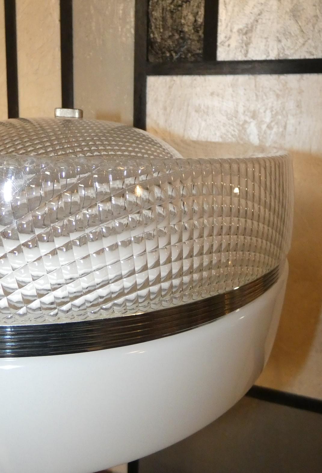 Italian Lampada da tavolo Space Needle in vetro acrilico e acciaio, Italia anni '60 For Sale