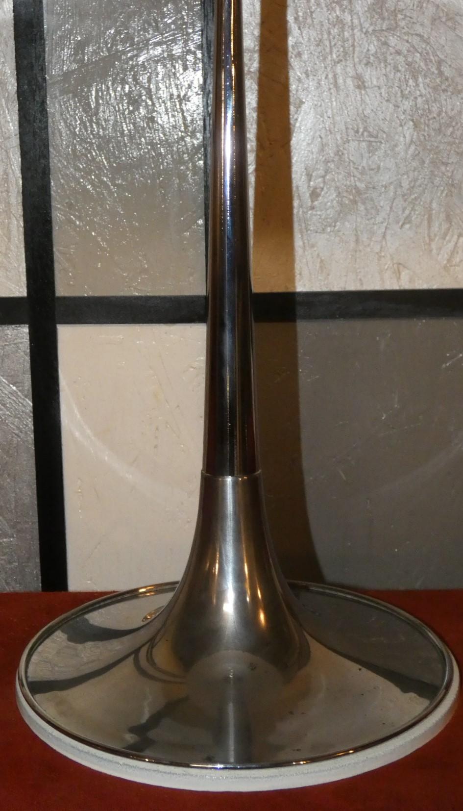 Mid-20th Century Lampada da tavolo Space Needle in vetro acrilico e acciaio, Italia anni '60 For Sale