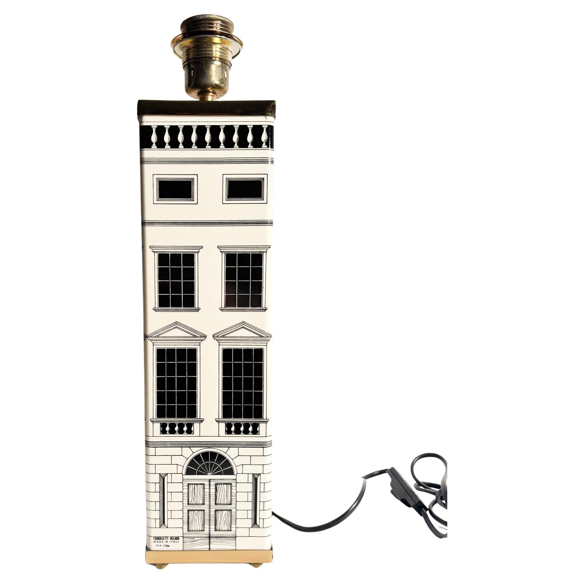 Lampada da Tavolo Squadrata Serie "Architettura" di Fornasetti Anni 90 im Angebot