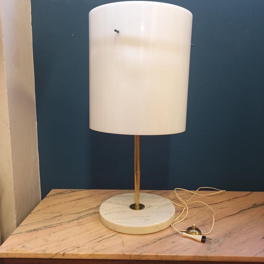 Lampada da Tavolo Stilnovo in Marmo Ottone e Plexiglass - Italia - Anni '50 In condizioni buone in vendita a Milano, IT