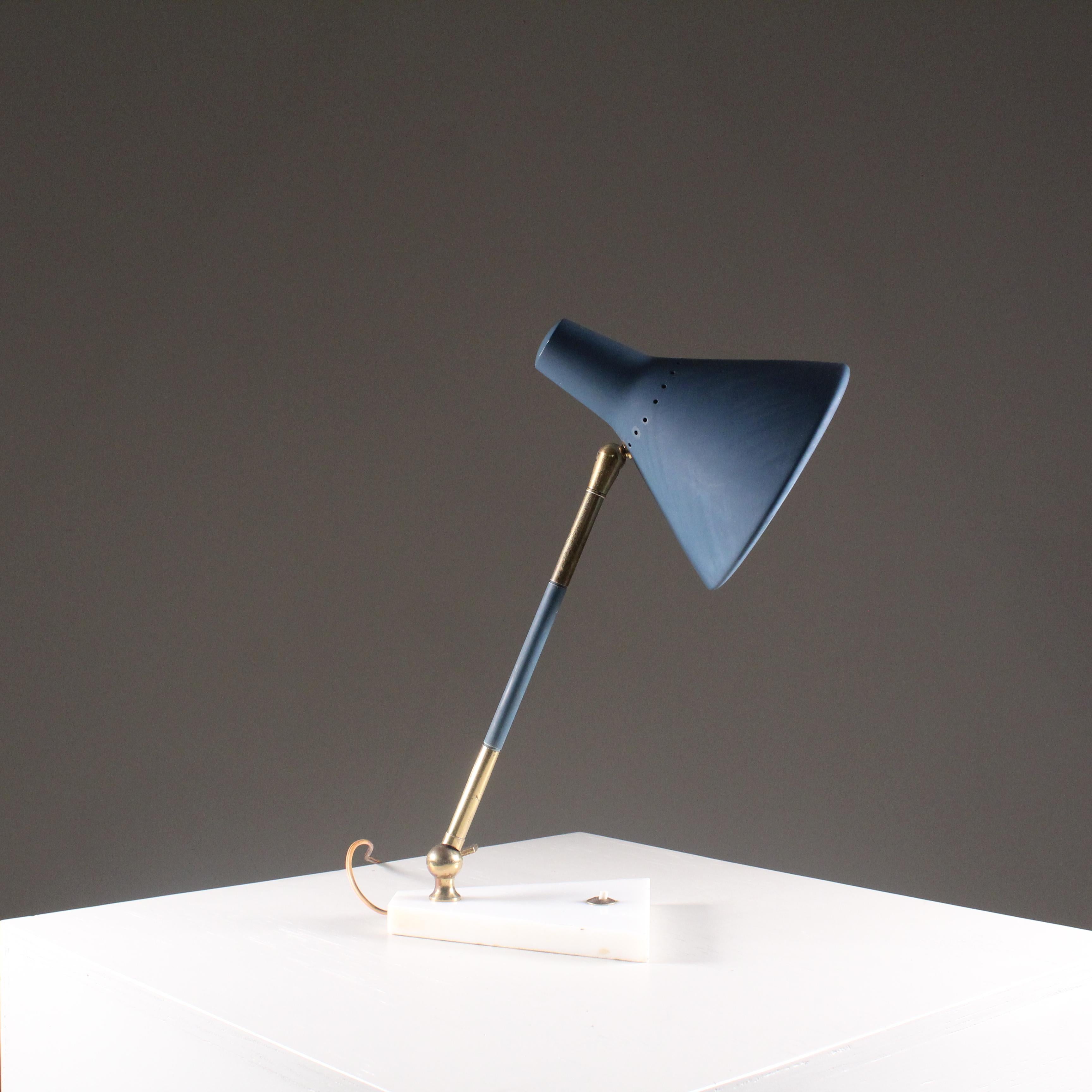 Lamp with marble base and brass rod, painted metal cap. Stilux production, 1960s period. Presents original patina of the period and minor signs of time.