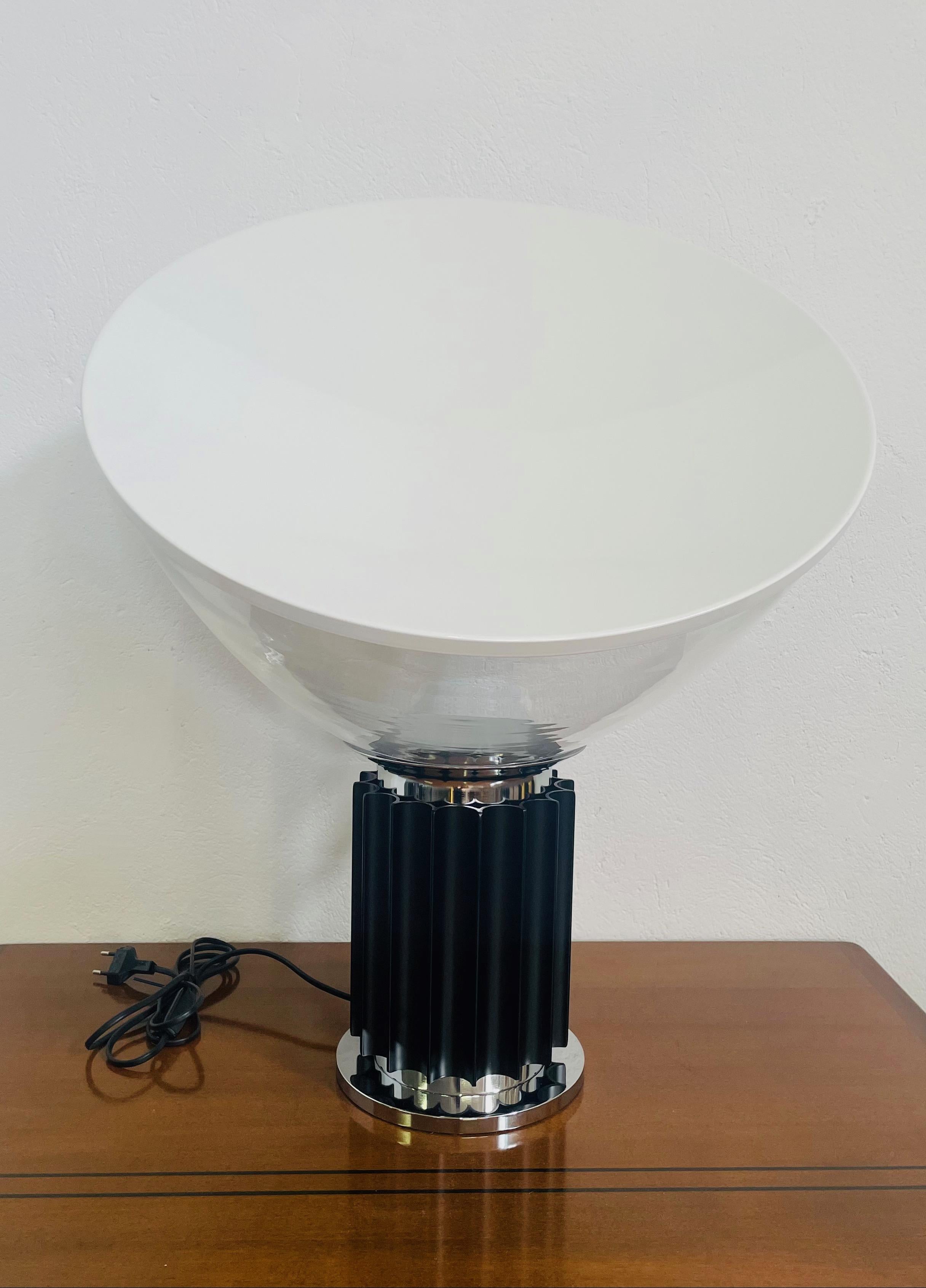Lámpara de mesa Taccia de Achille y Pier Giacomo Castiglioni para Flos. Moderno de mediados de siglo en venta