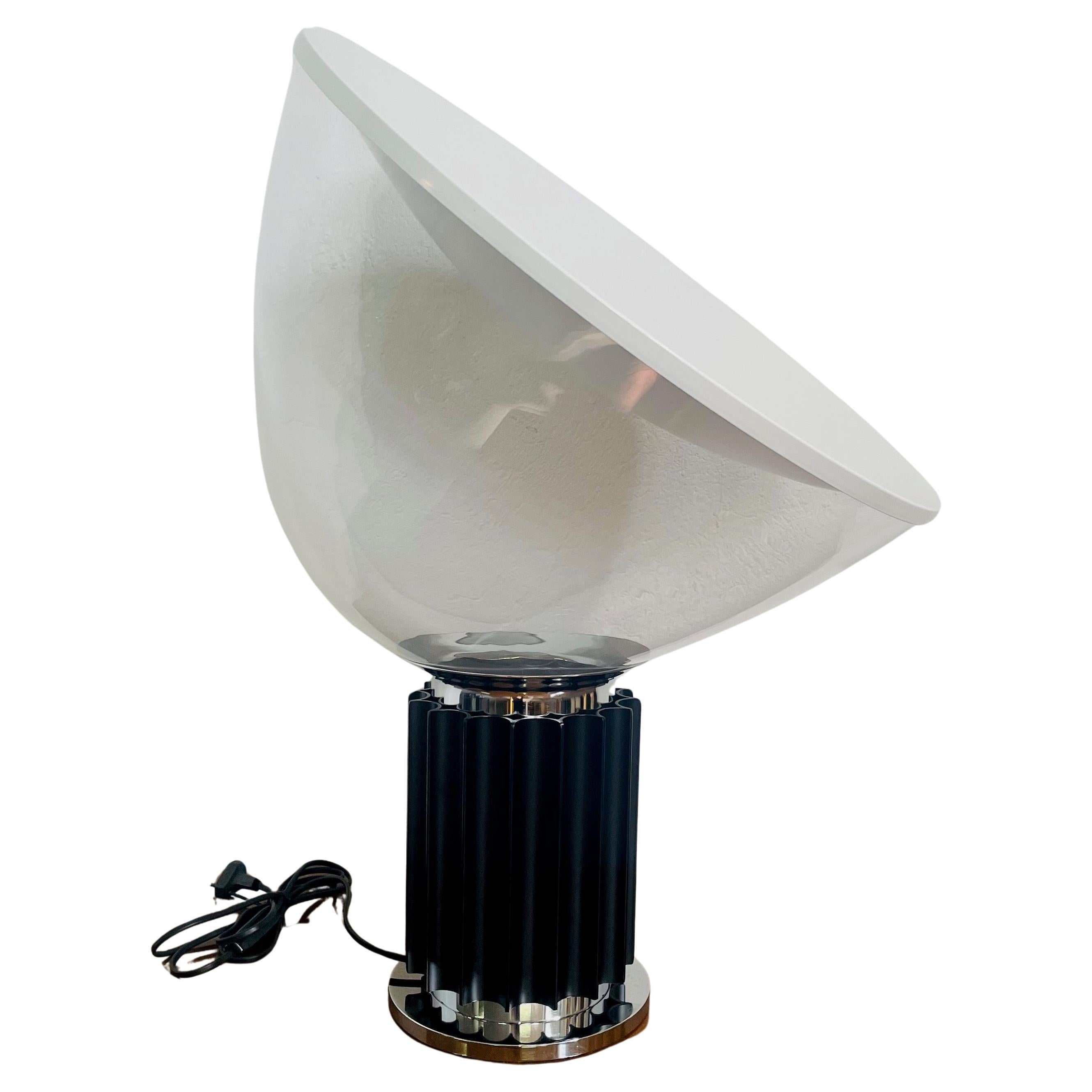 Lámpara de mesa Taccia de Achille y Pier Giacomo Castiglioni para Flos. en venta