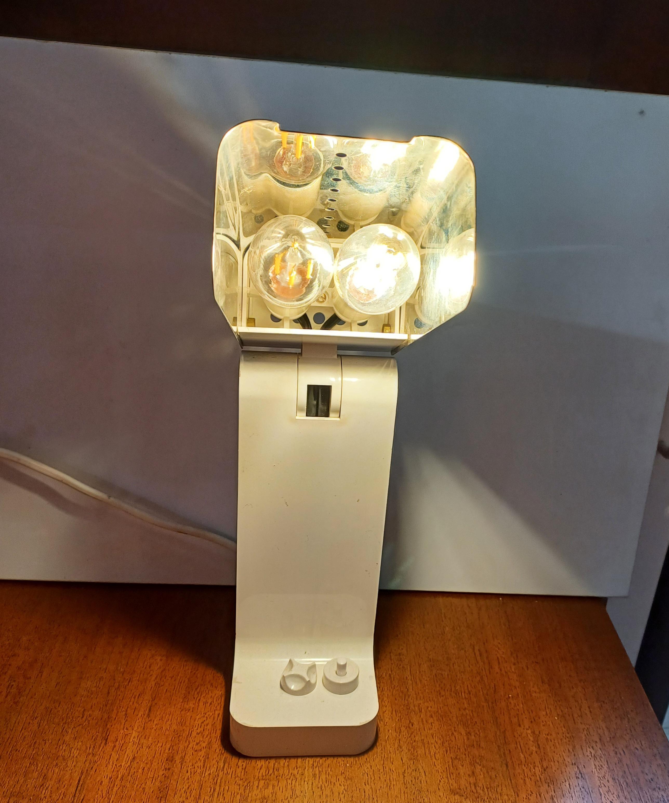 Vademecum Tischleuchte mod 4034 Designer Joe Colombo für Kartell (Moderne der Mitte des Jahrhunderts) im Angebot