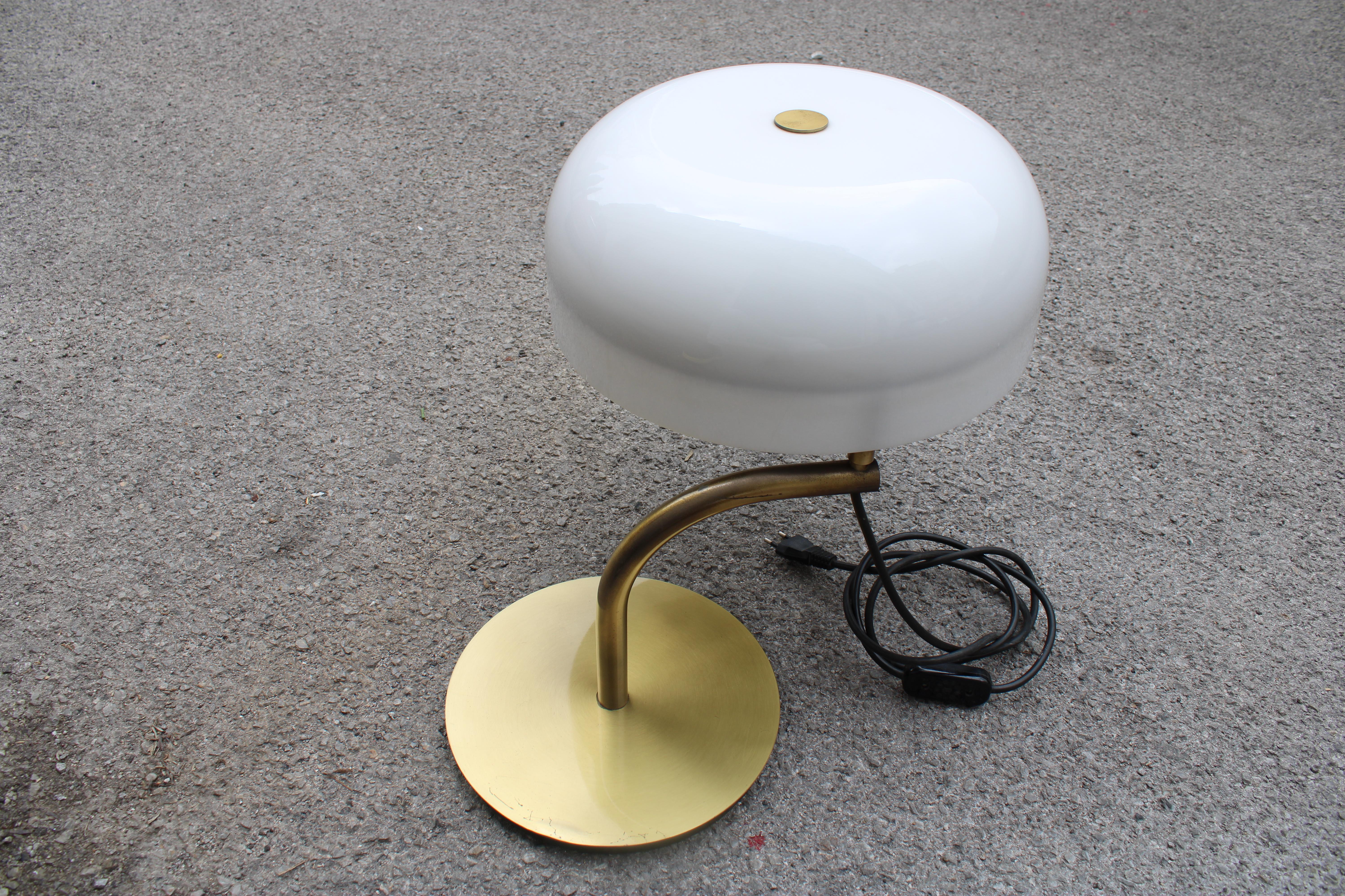Valenti Italia 1970 Ausziehbare Tischleuchte aus Messing und Plexiglas (Late 20th Century) im Angebot