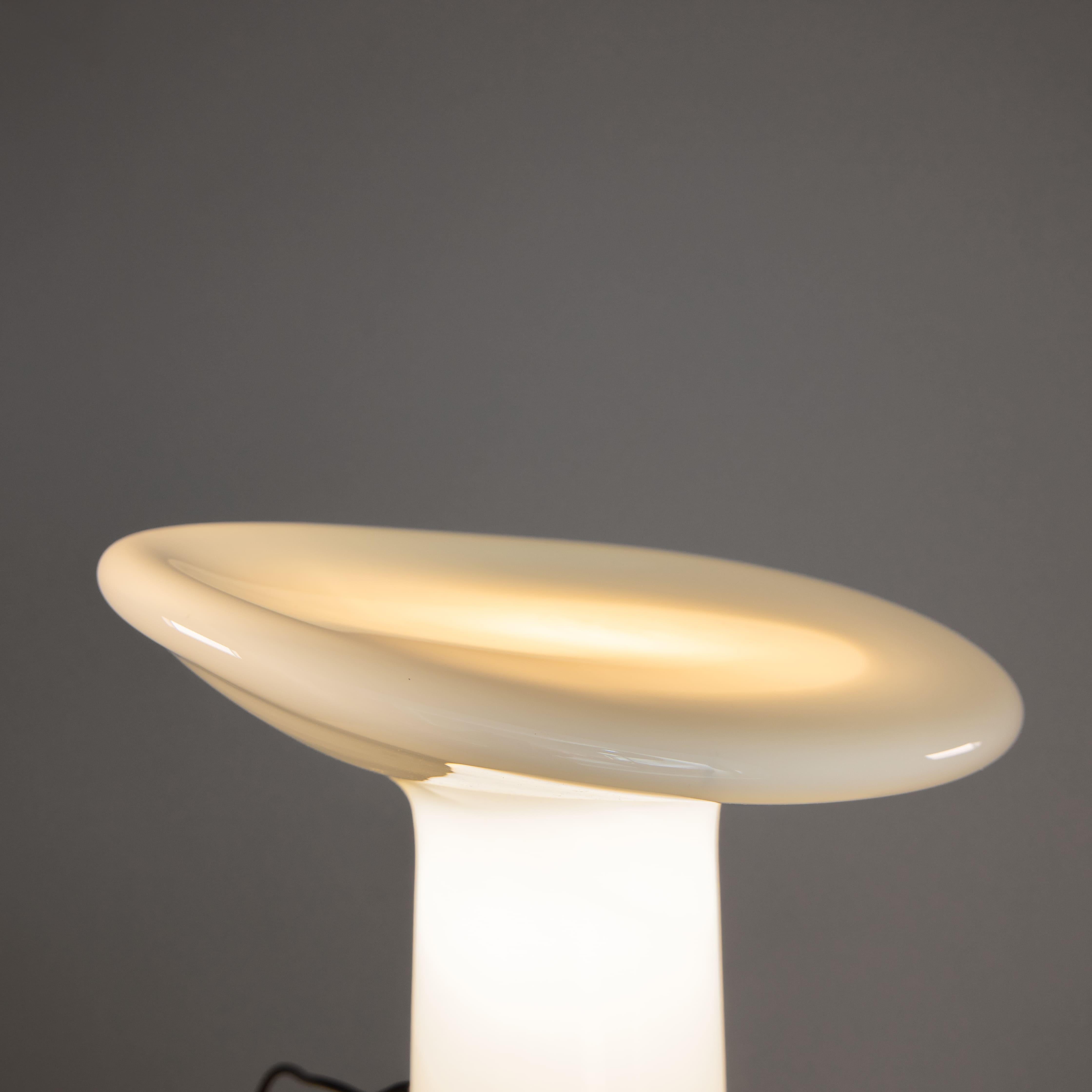 20th Century Lampe de table en verre blanc, Vistosi, 1970 en vente
