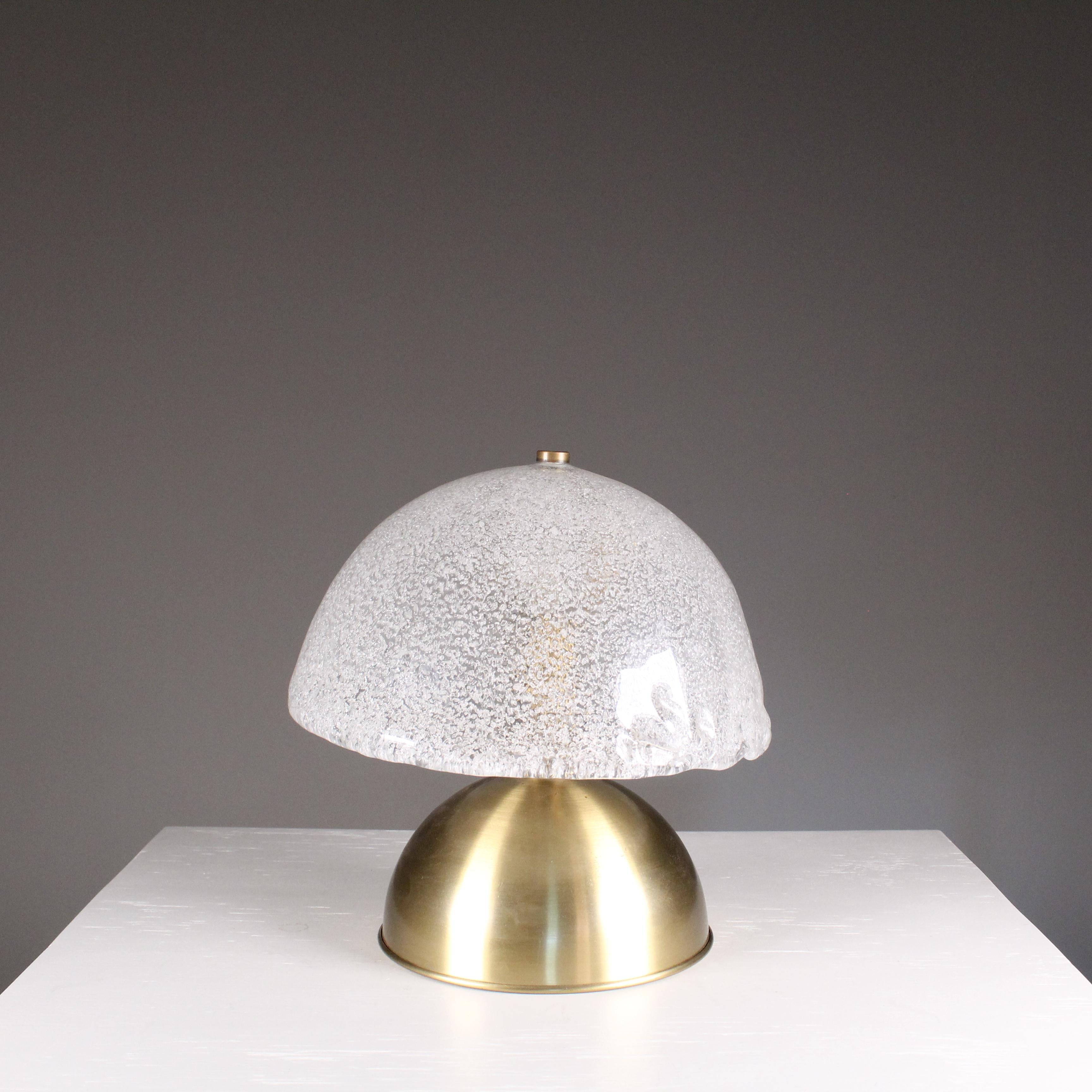 
Lampe de table en verre et laiton, Angelo Brotto. État : Très bon
Matériaux : laiton, verre
Époque : 1970

