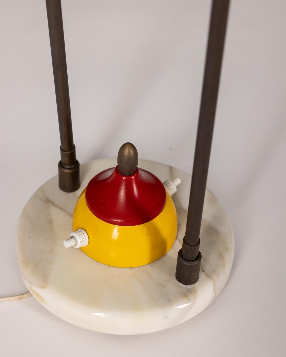 Lampada da tavolo vintage anni 50 paralumi a cono design Italiano In condizioni buone in vendita a None, IT