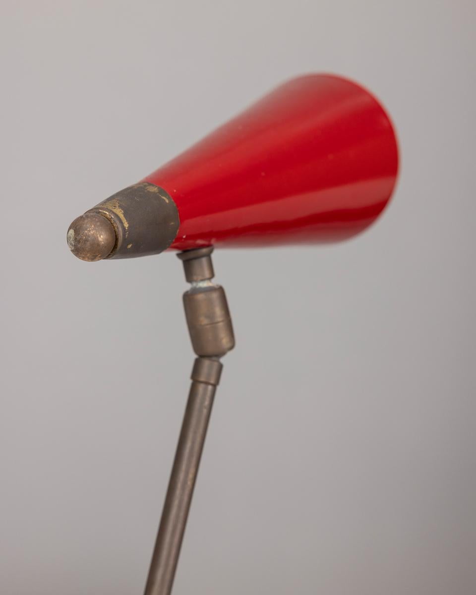 Lampada da tavolo vintage anni 50 paralumi a cono design Italiano in vendita 1