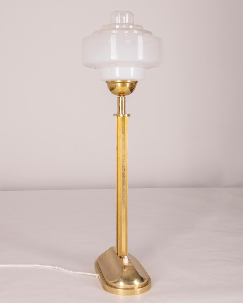 1960er Jahre Vintage Tischlampe vergoldetes Messing und Glas Italienisches Design (Italian) im Angebot