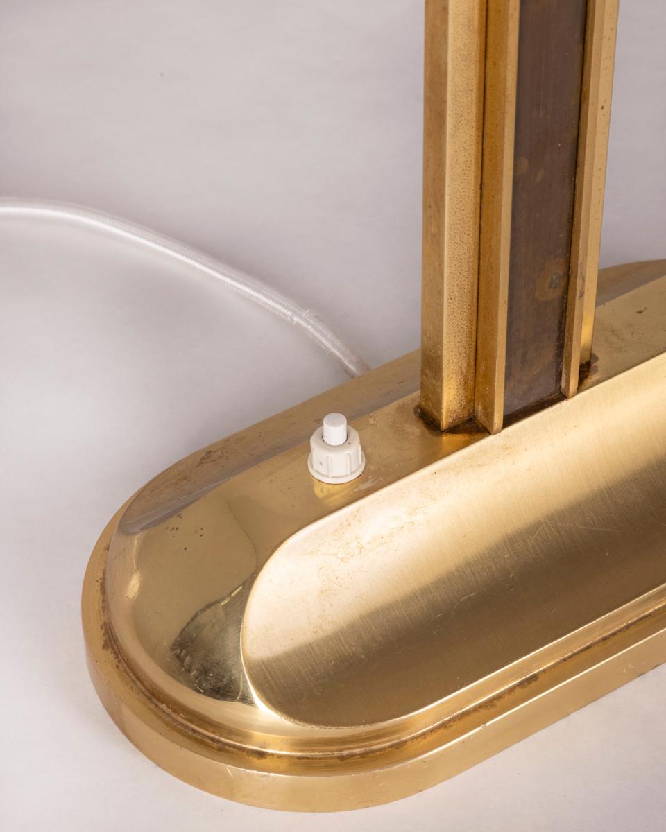 lampe de table vintage des années 1960 laiton doré et verre design italien Bon état - En vente à None, IT