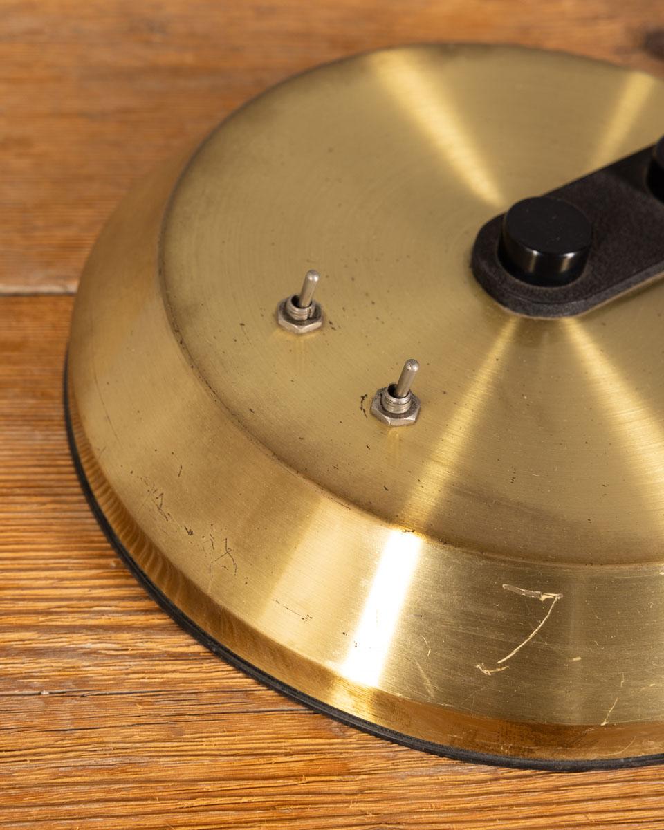 Fin du 20e siècle Lampe de table vintage des années 70 laiton doré design italien en vente