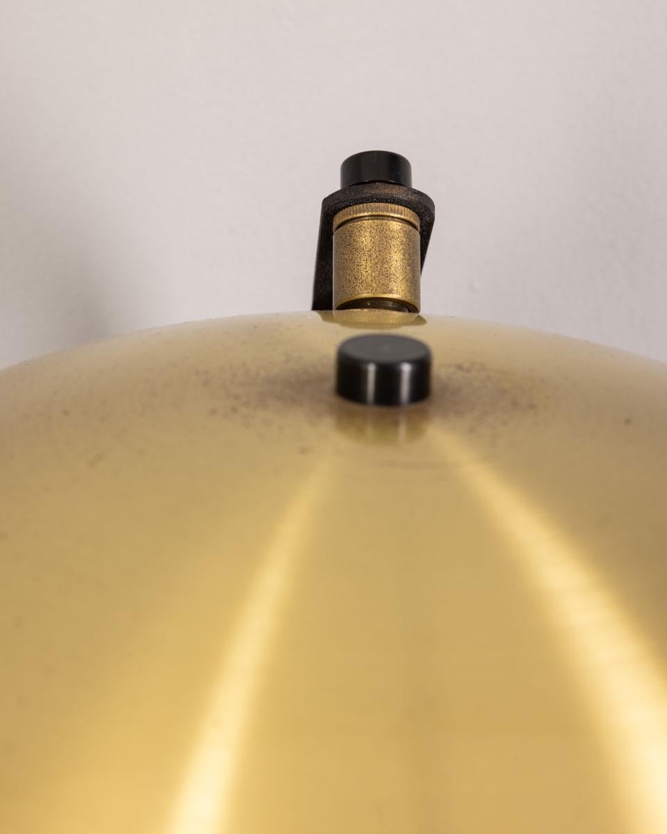 Lampe de table vintage des années 70 laiton doré design italien en vente 2