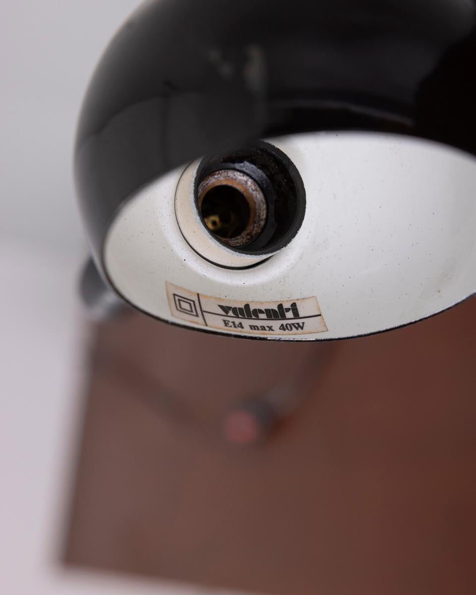 Lampe de table en plastique, modèle 