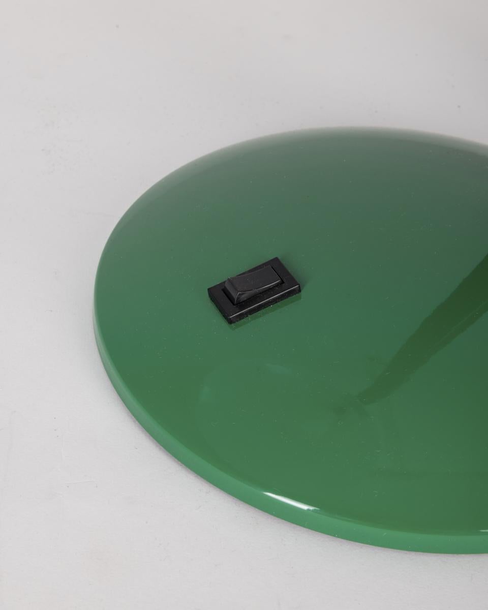Lampe de table vintage en métal vert des années 1980 conçue par Veneta Lumi Bon état - En vente à None, IT