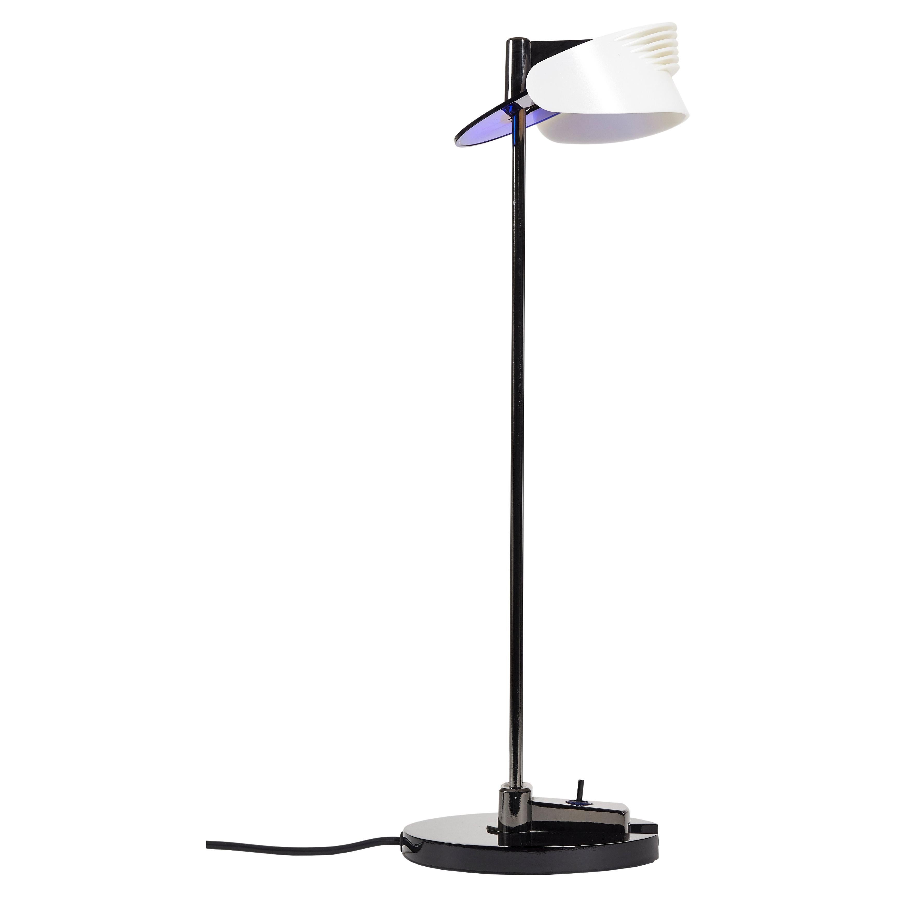 Lampada da tavolo vintage disegnata da Perry King per Arteluce, anni 80 For Sale