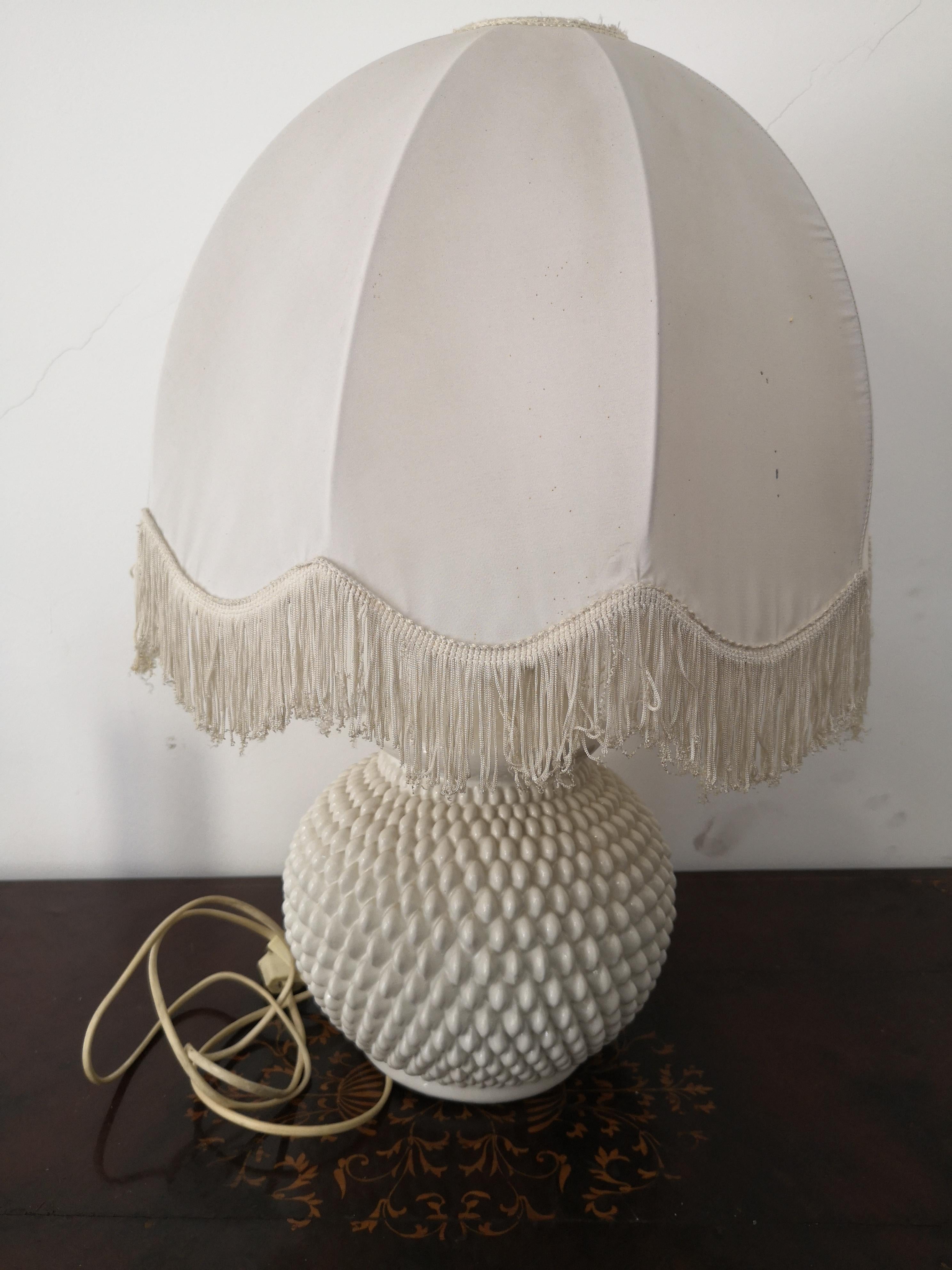 Ceramica Lampada da tavolo vintage Hobnail ceramica bianca anni 70 in vendita