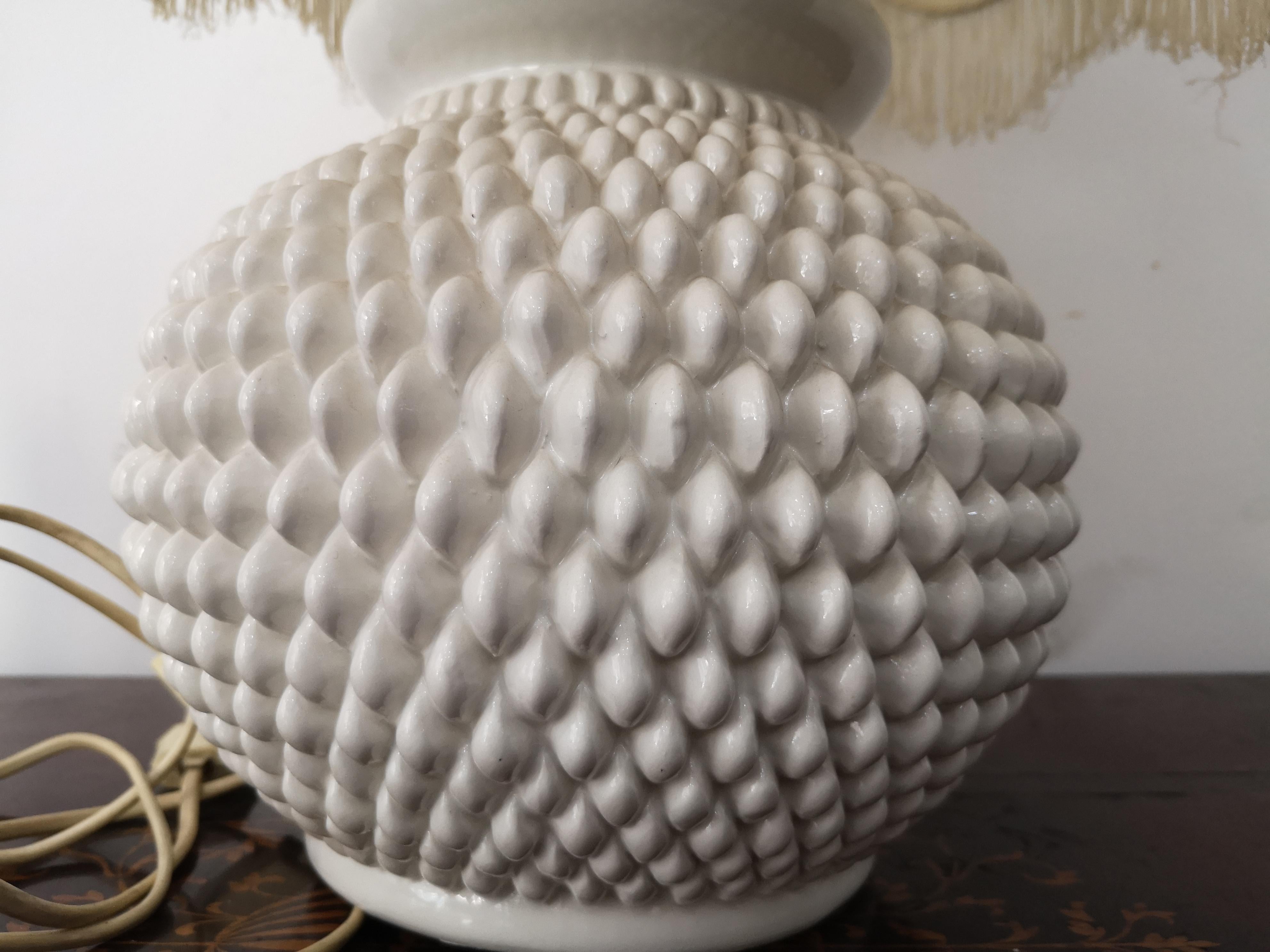 Lampada da tavolo vintage Hobnail ceramica bianca anni 70 in vendita 1