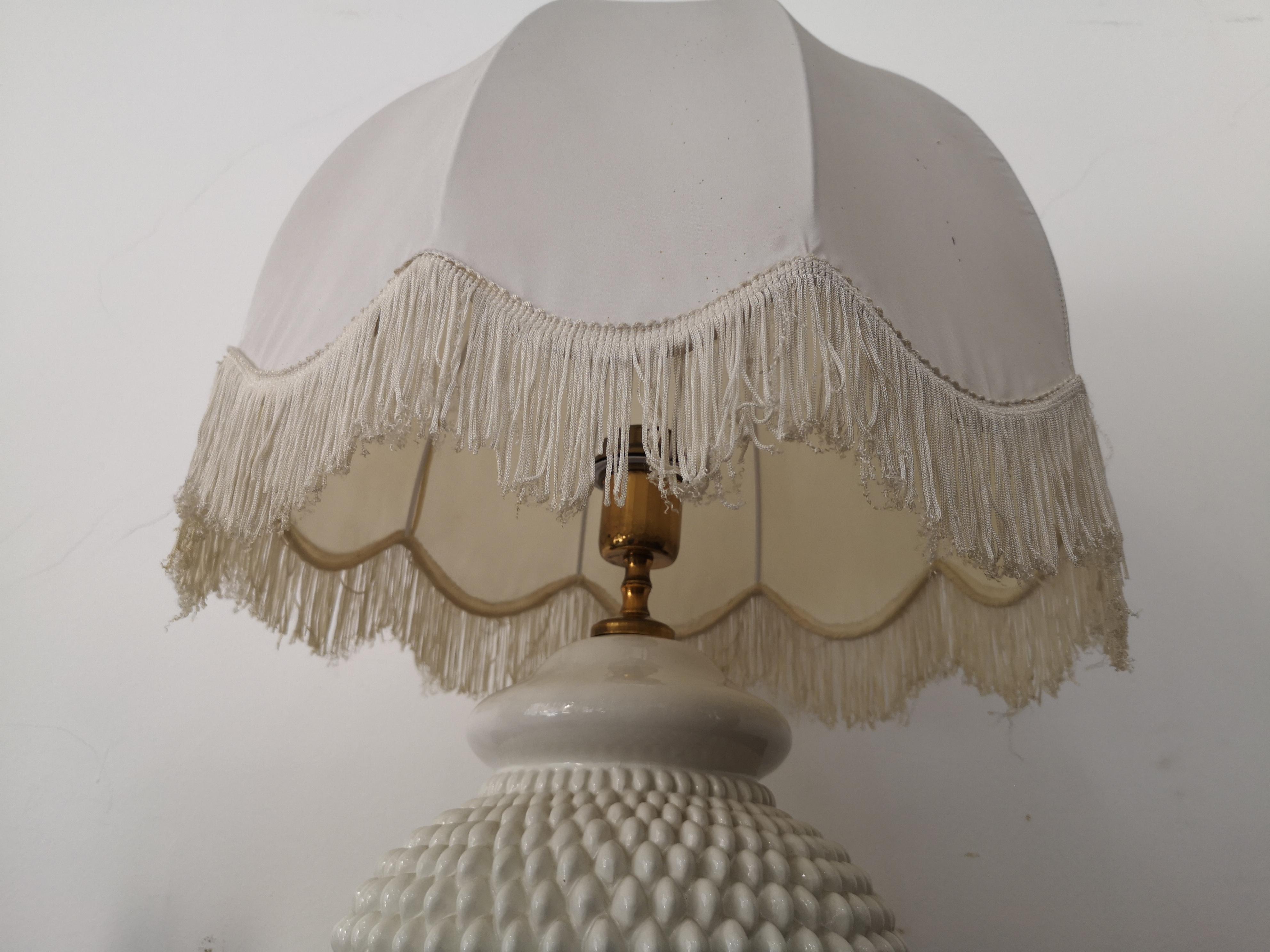 Lampada da tavolo vintage Hobnail ceramica bianca anni 70 in vendita 4