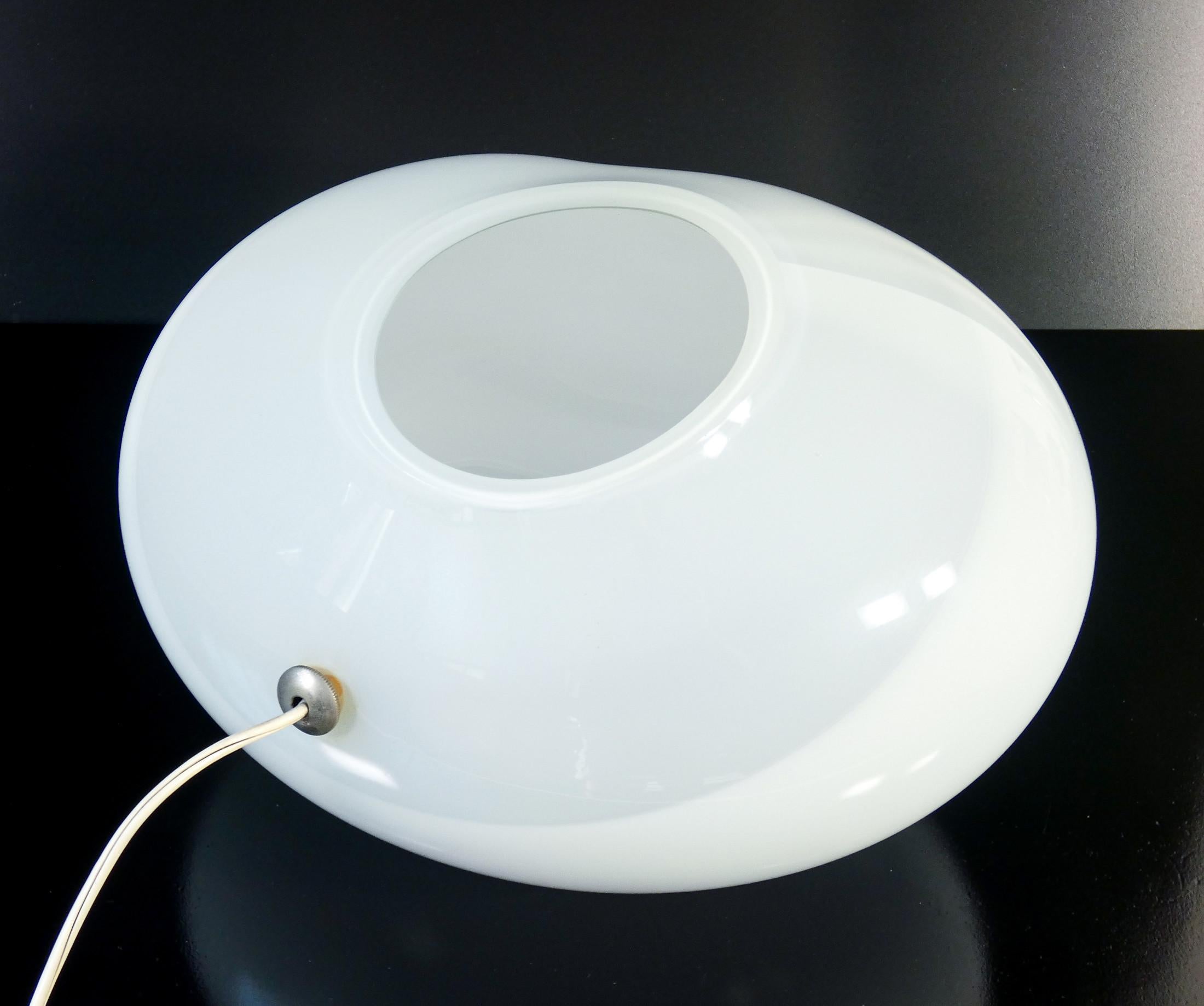 VISTOSI Lampe de table en verre soufflé Nessa. Italie, 1973 4