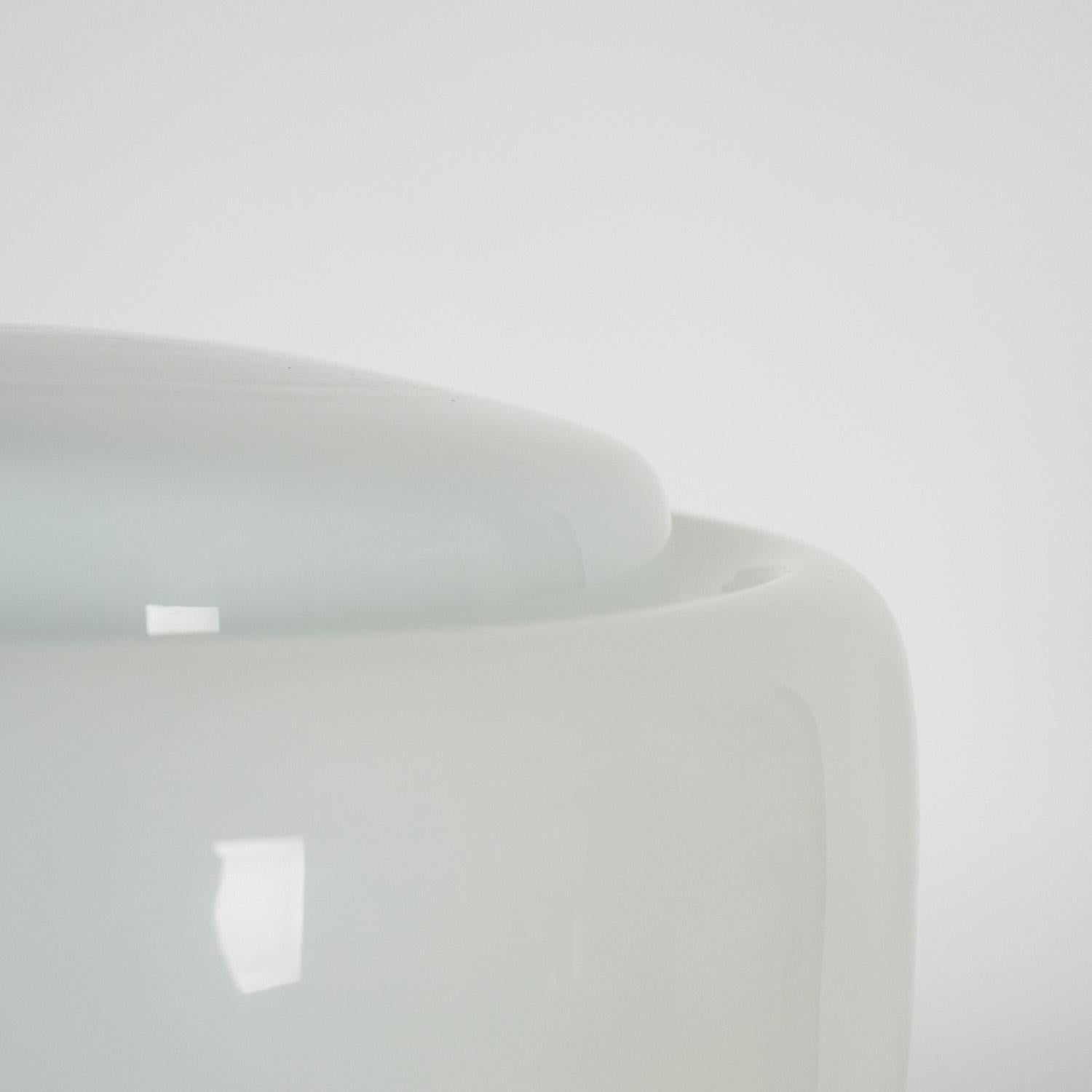 Mid-20th Century Lampada da tavolomod. Elisse en vetro bianco di Murano, des. Claudio Salocchi en vente