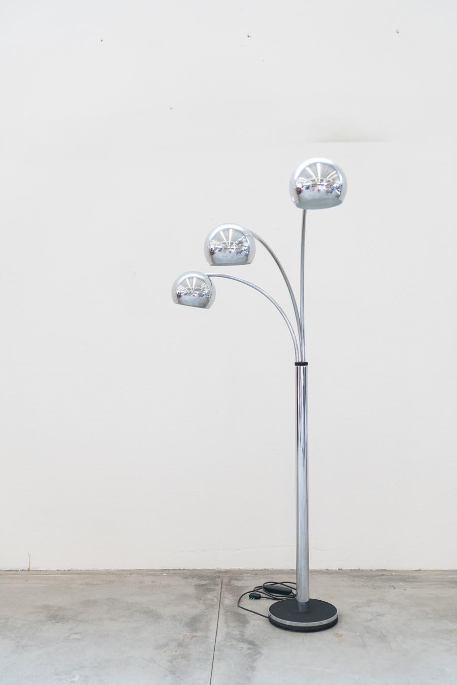 Late 20th Century Reggiani 1970 3-arm floor lamp For Sale